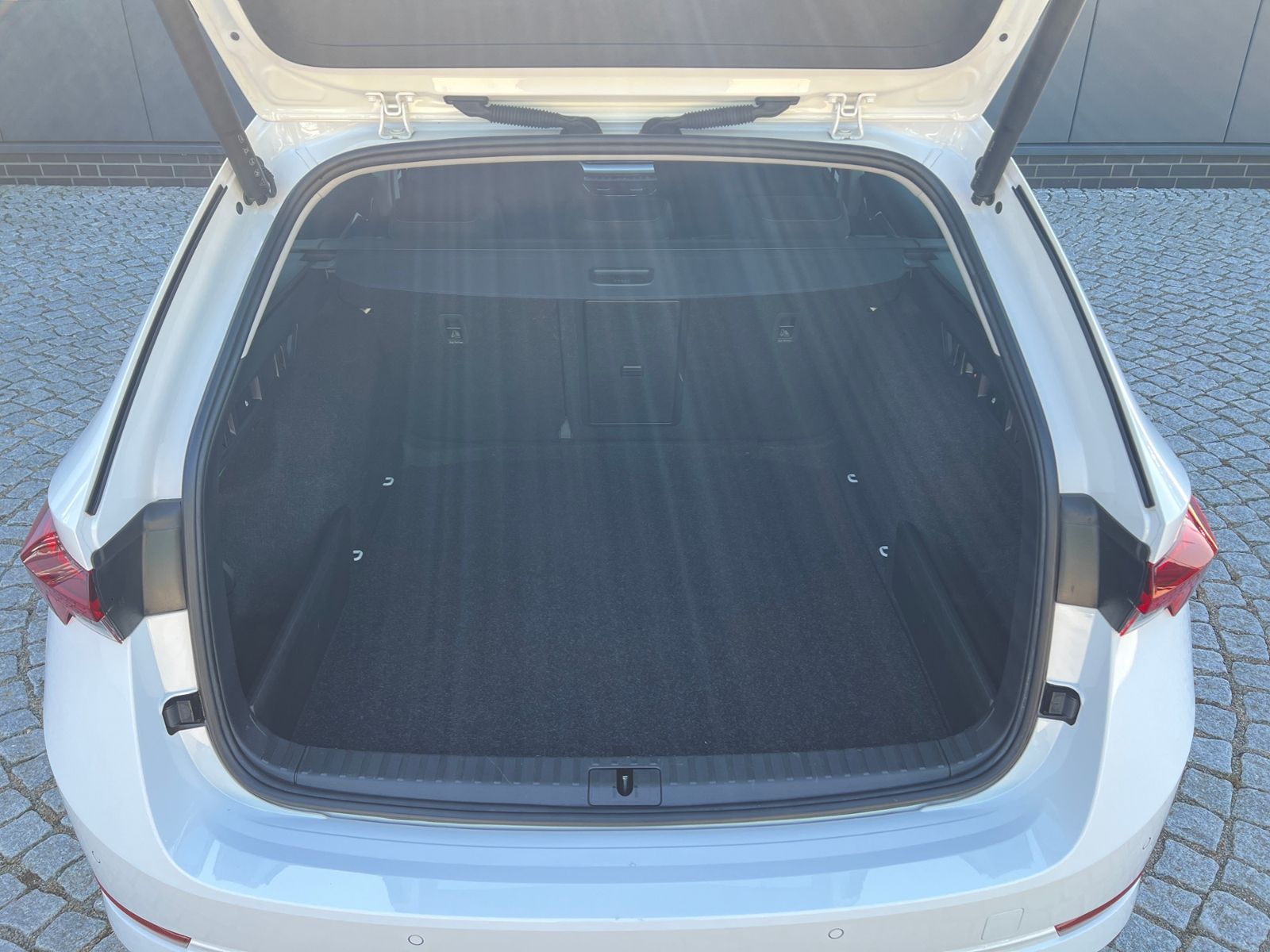 Fahrzeugabbildung SKODA Octavia III Combi Style 2.0 TDI DPF DSG *LED; AH