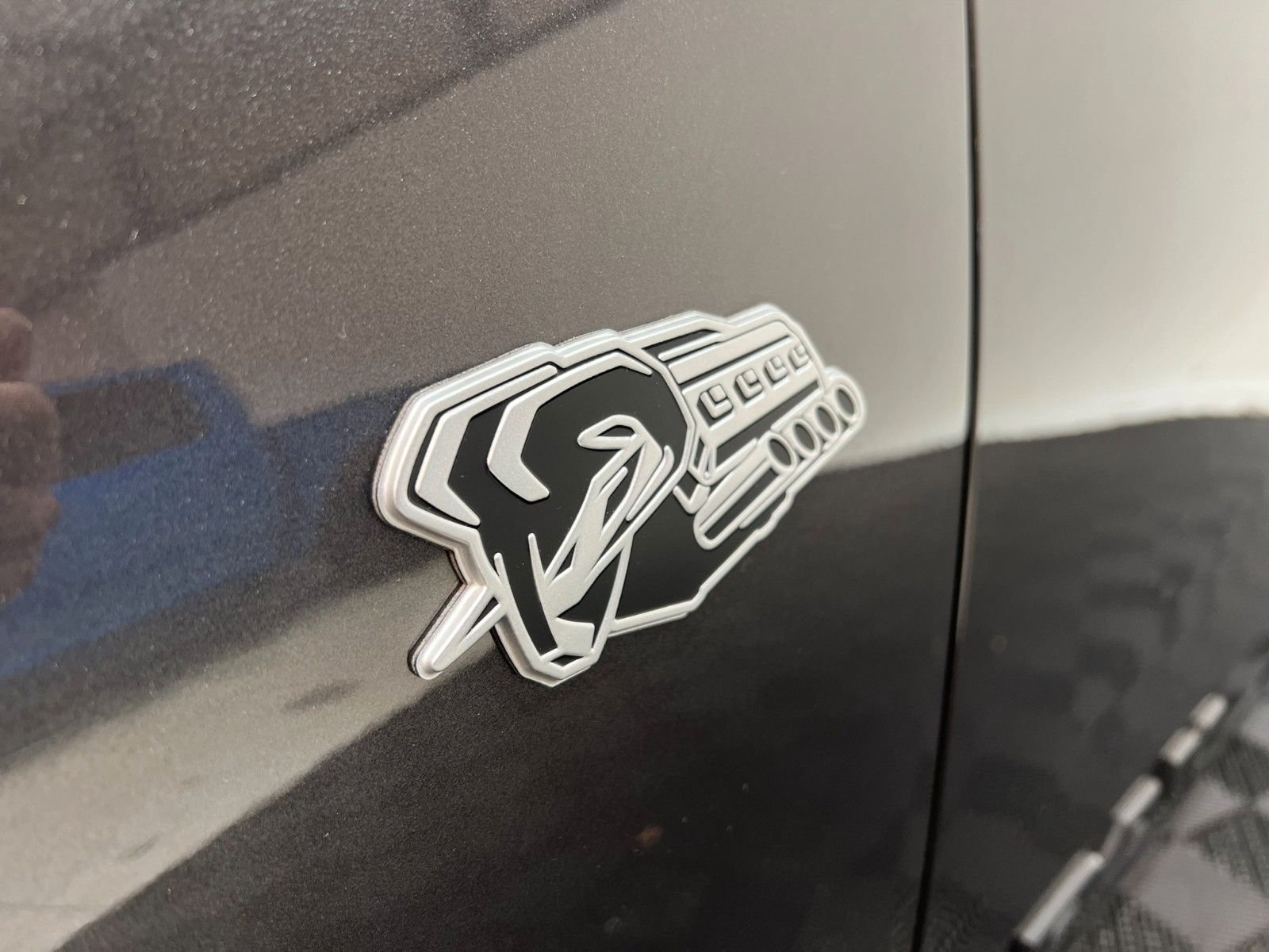 Fahrzeugabbildung Dodge RAM 1500 Limited Night  5,7L V8 HEMI / MFT