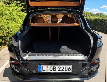 صورة 9 لـ 2021 Aston Martin DBX