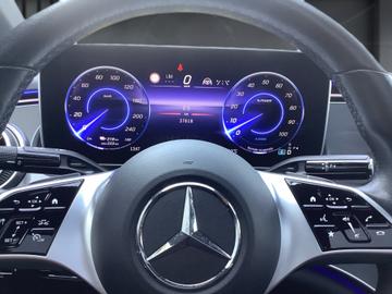 صورة 8 لـ 2022 Mercedes-BENZ EQE