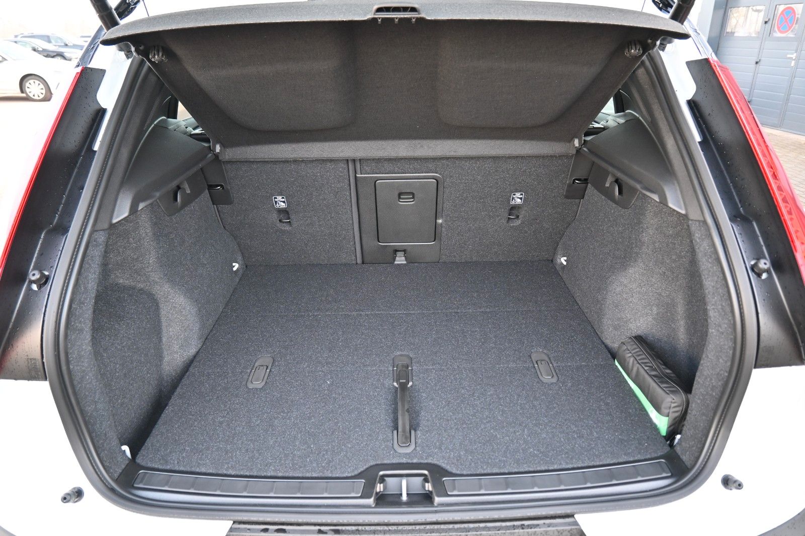 Fahrzeugabbildung Volvo XC40 Ultimate RC Pure Electric AWD*360°*PANO*GSD