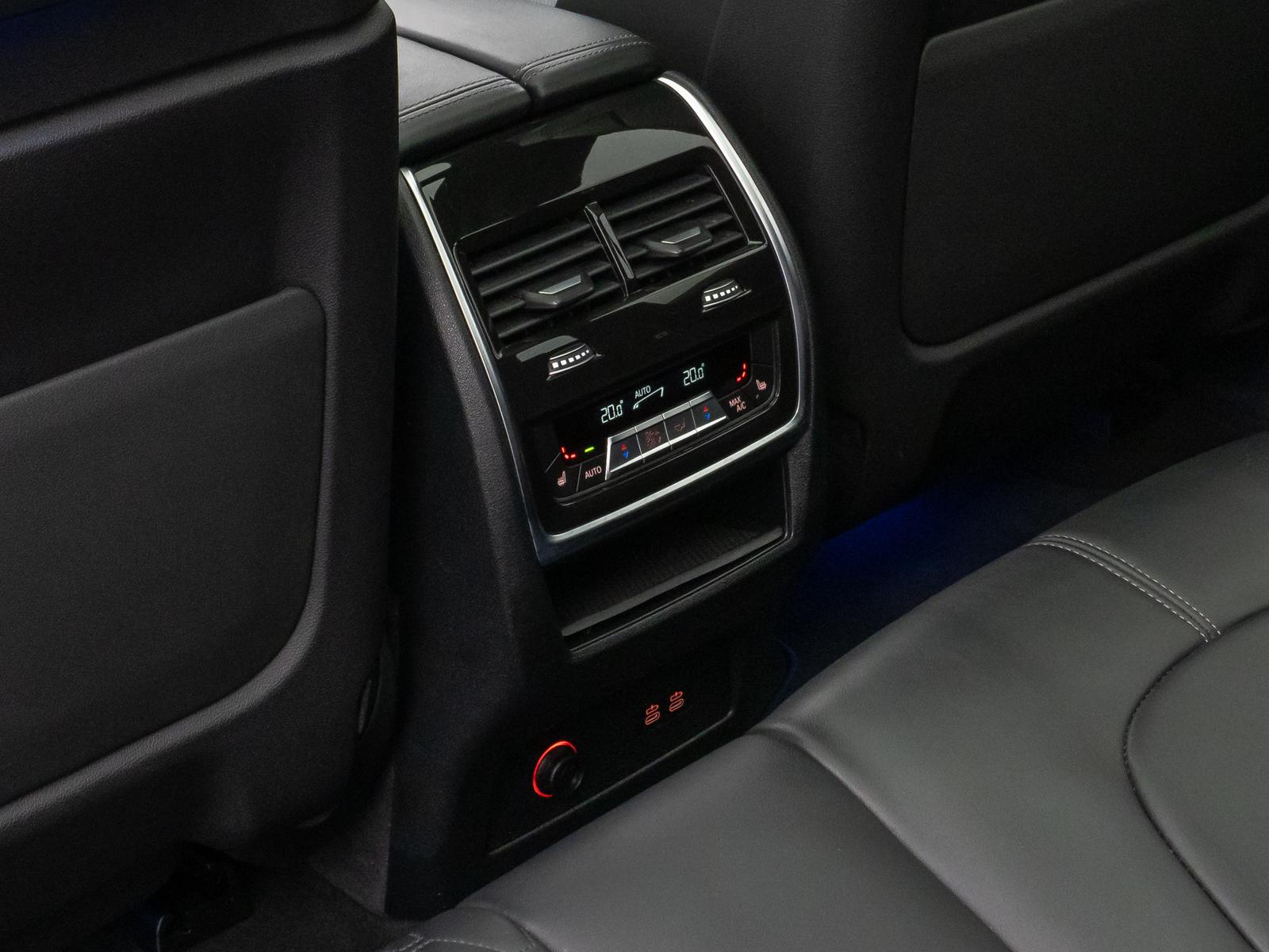 BMW X5 M60i 360° HUD H/K SoftCl Panorama Sky Lounge 