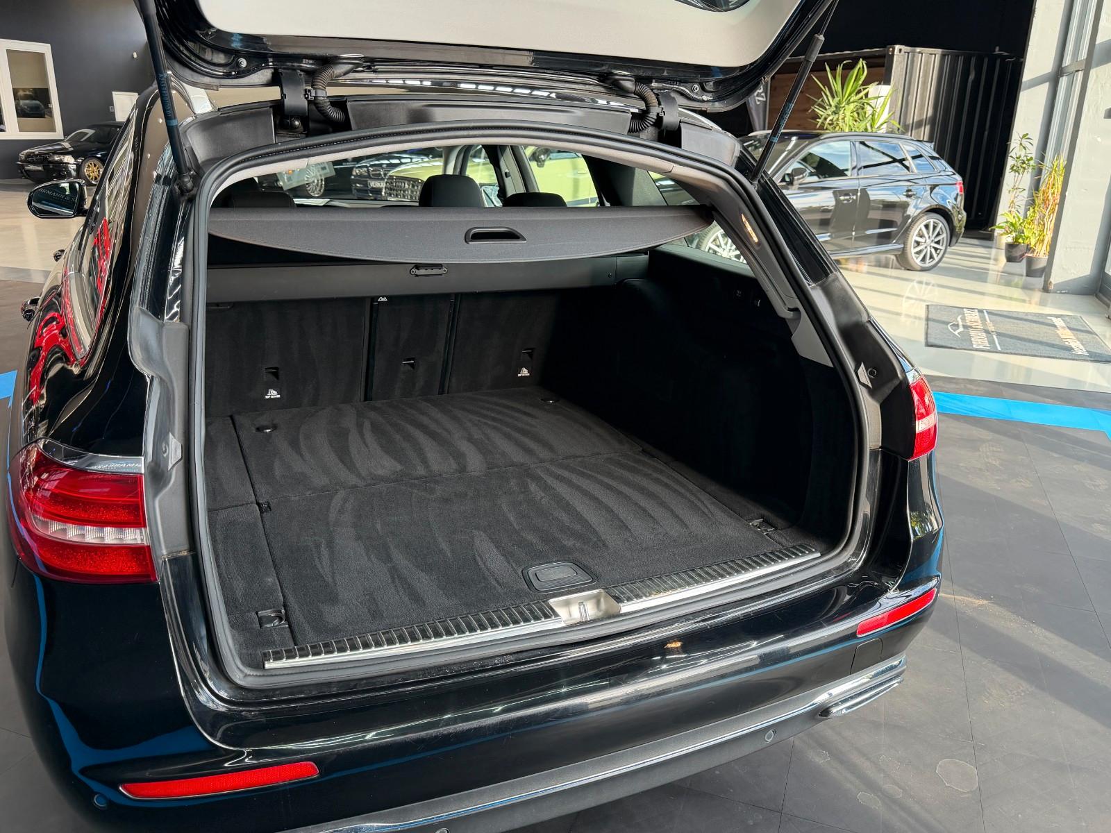 Mercedes-Benz E220d4Matic T9G-TRONIC+Burmester+ACC+LED+Rückfk.