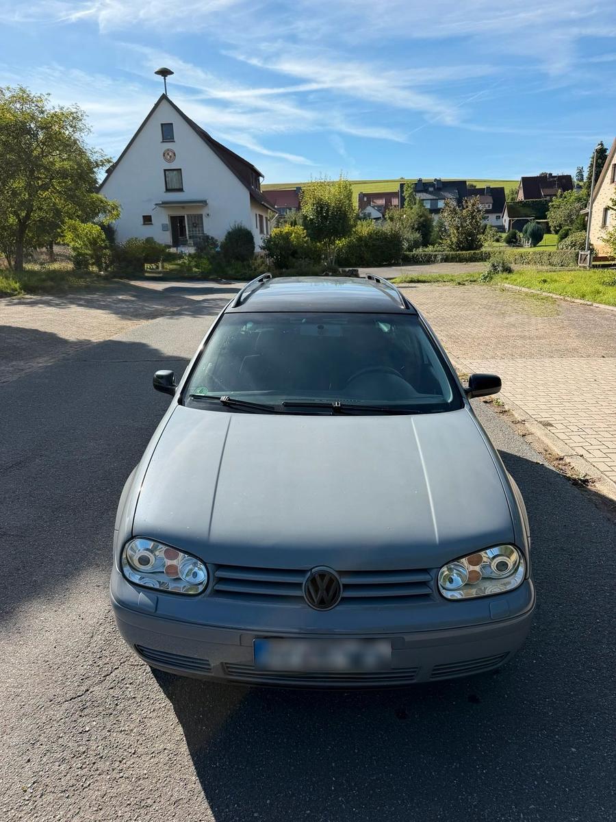 Volkswagen Golf 2005 — rear view