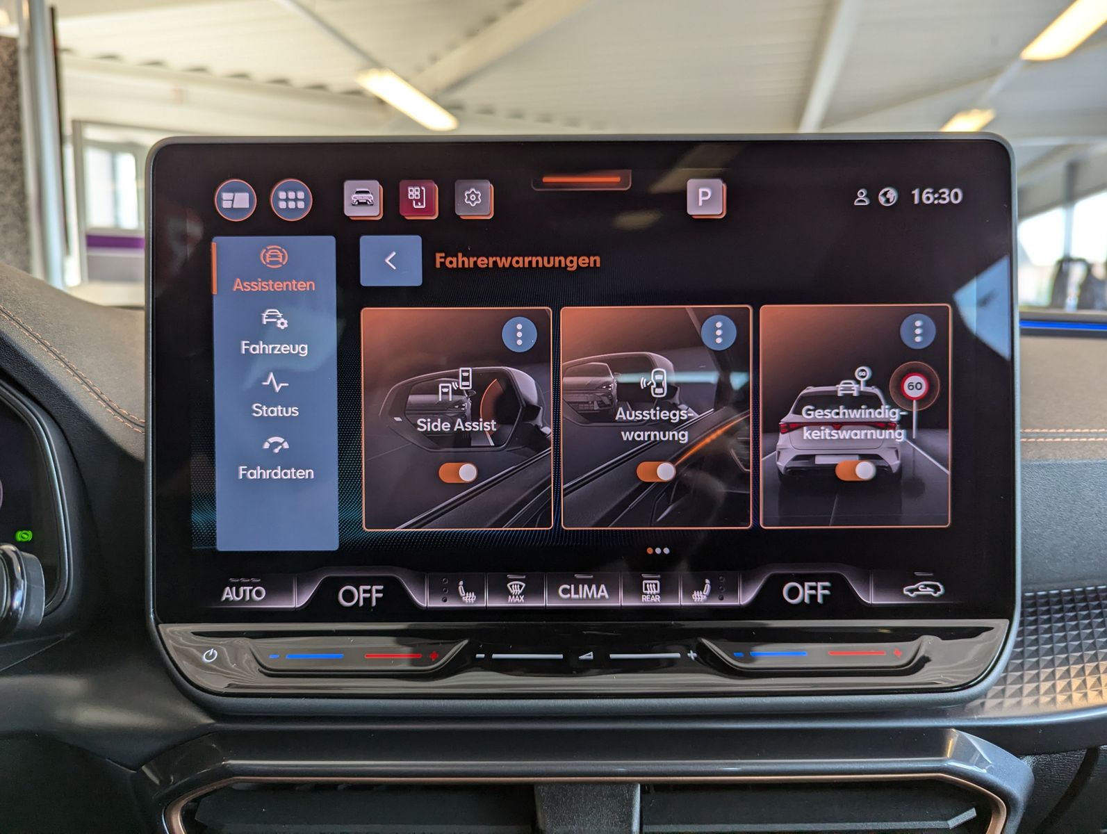 Fahrzeugabbildung CUPRA Leon 2.0 TSI 4D VZ Matrix Pano Sennheiser AHK 19