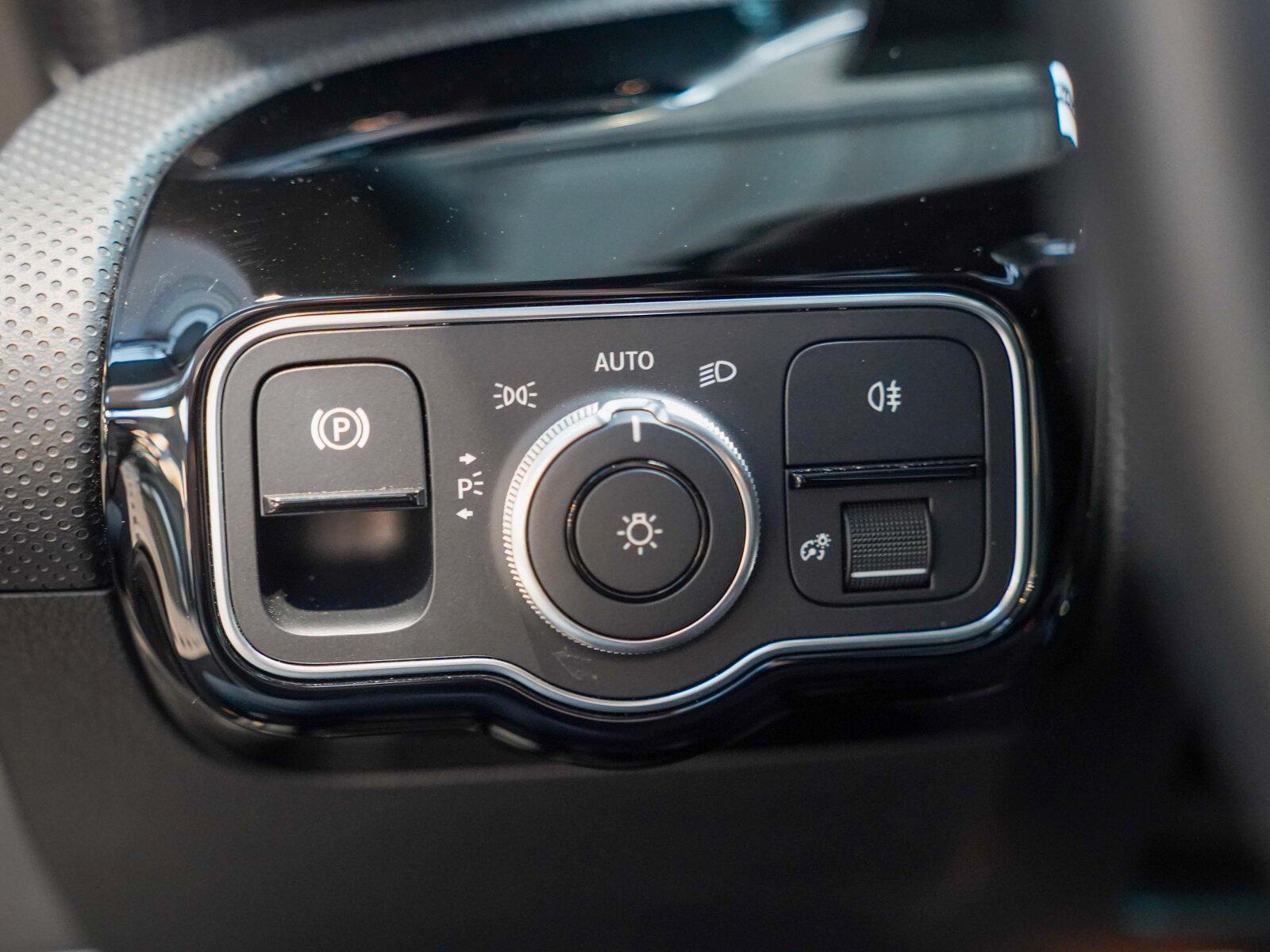 Mercedes-Benz A-Class d Progressive Standheizung DISTRONIC Pano, миниатюра 16