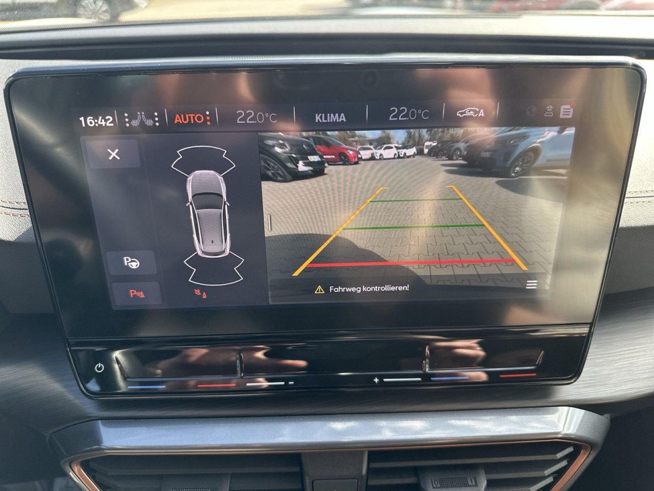 Fahrzeugabbildung CUPRA Formentor 1.5 TSI 150 PS 6-Gang - mit KI generiert/bearbeitet