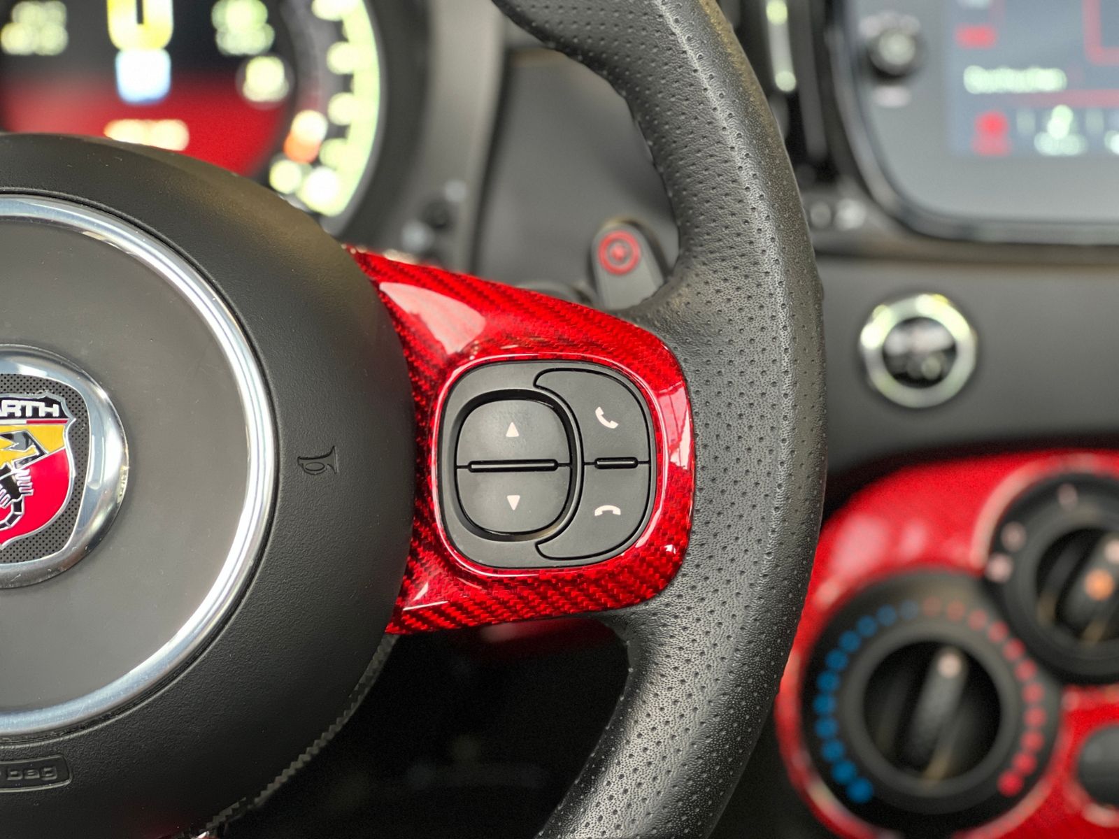 Fahrzeugabbildung Abarth 695C Cabrio Aut. KLIMA CARPLAY RFK ALU