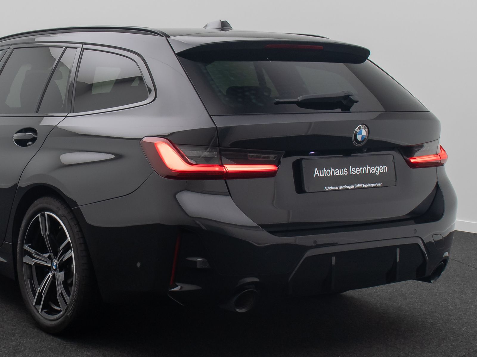 Fahrzeugabbildung BMW 320d M Sport Kamera DAB Standhzng HiFi Alarm HUD