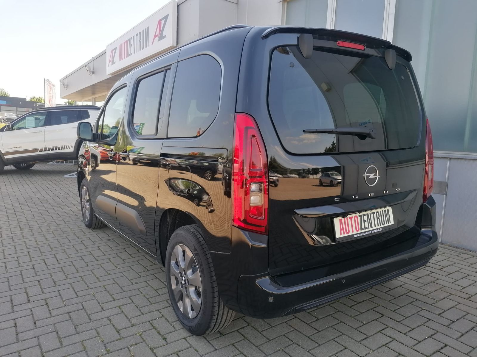 Fahrzeugabbildung Opel Combo 1.5 D PKW MATRIX-LED ALU KAMERA NAVI 10"