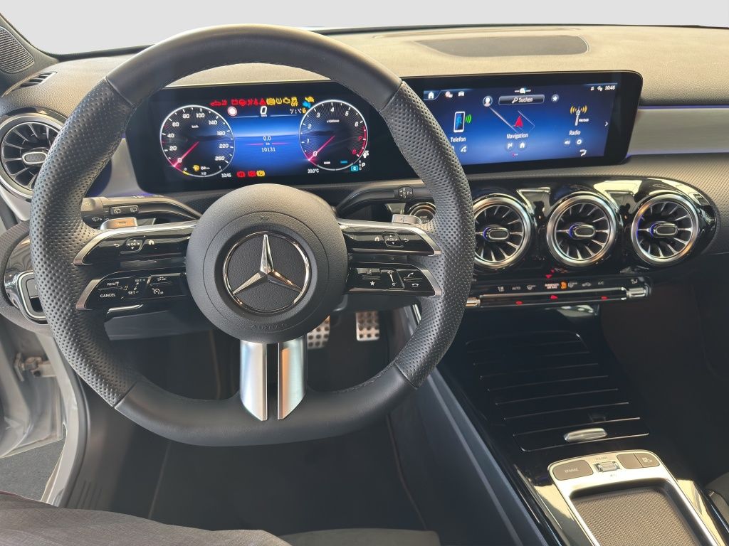 Fahrzeugabbildung Mercedes-Benz A 200 AHK*LED*PDC*ParkAss*Sportp.*SpurH*SpurW*LM
