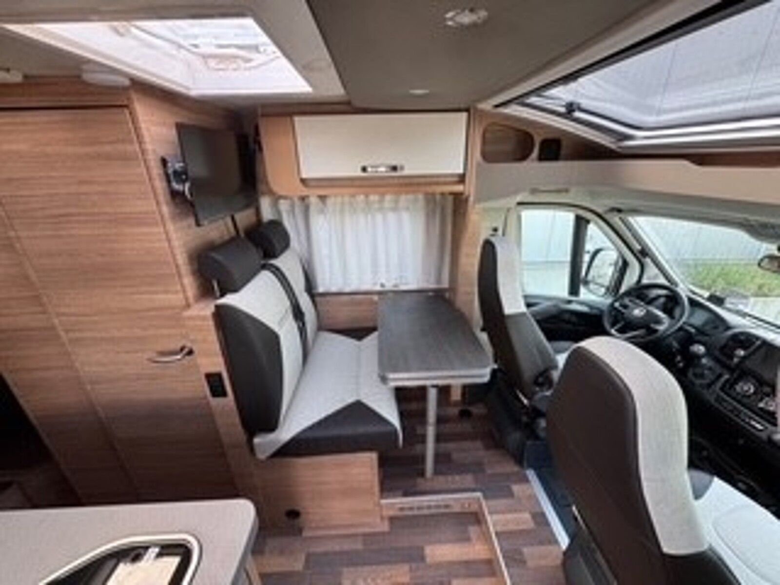 Fahrzeugabbildung Weinsberg CaraCompact EDITION PEPPER 600 MEG Markise, TV