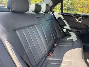 Mercedes E 220 - 11