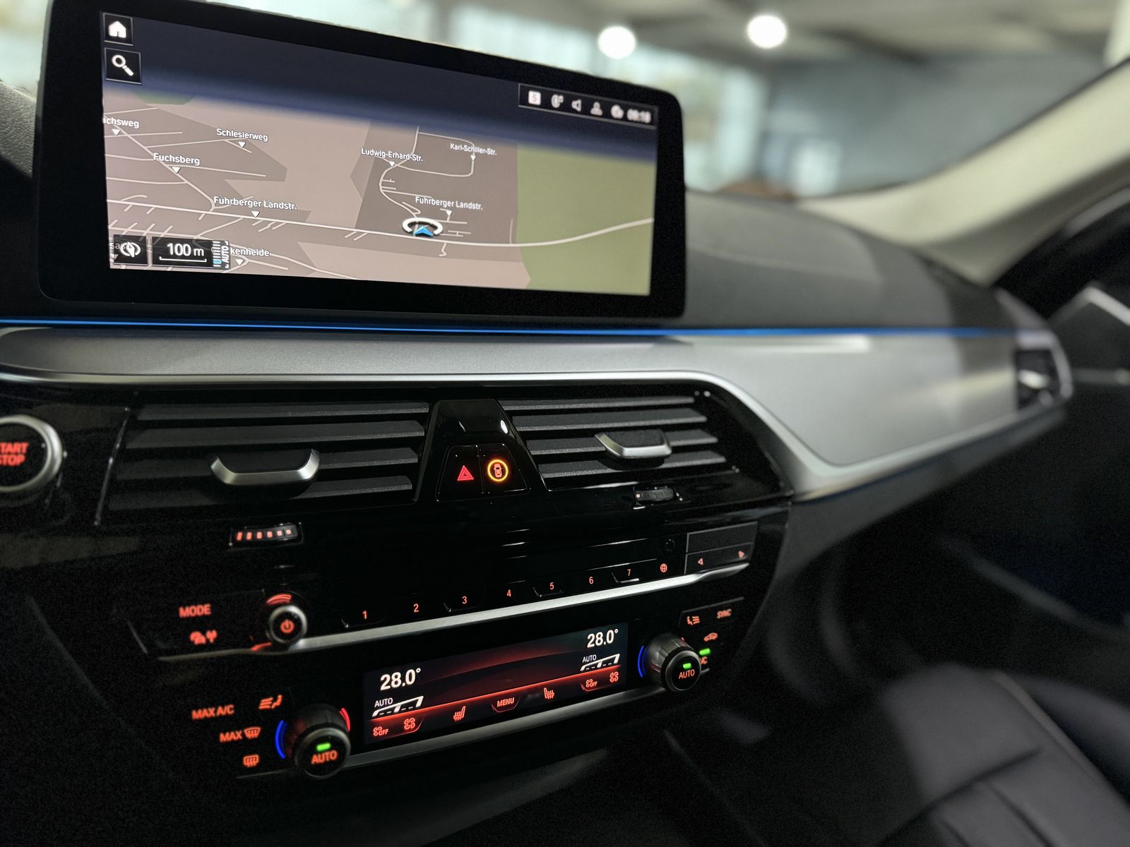 Fahrzeugabbildung BMW 530e Panorama Kamera Laser HUD DAB HiFi Komfort