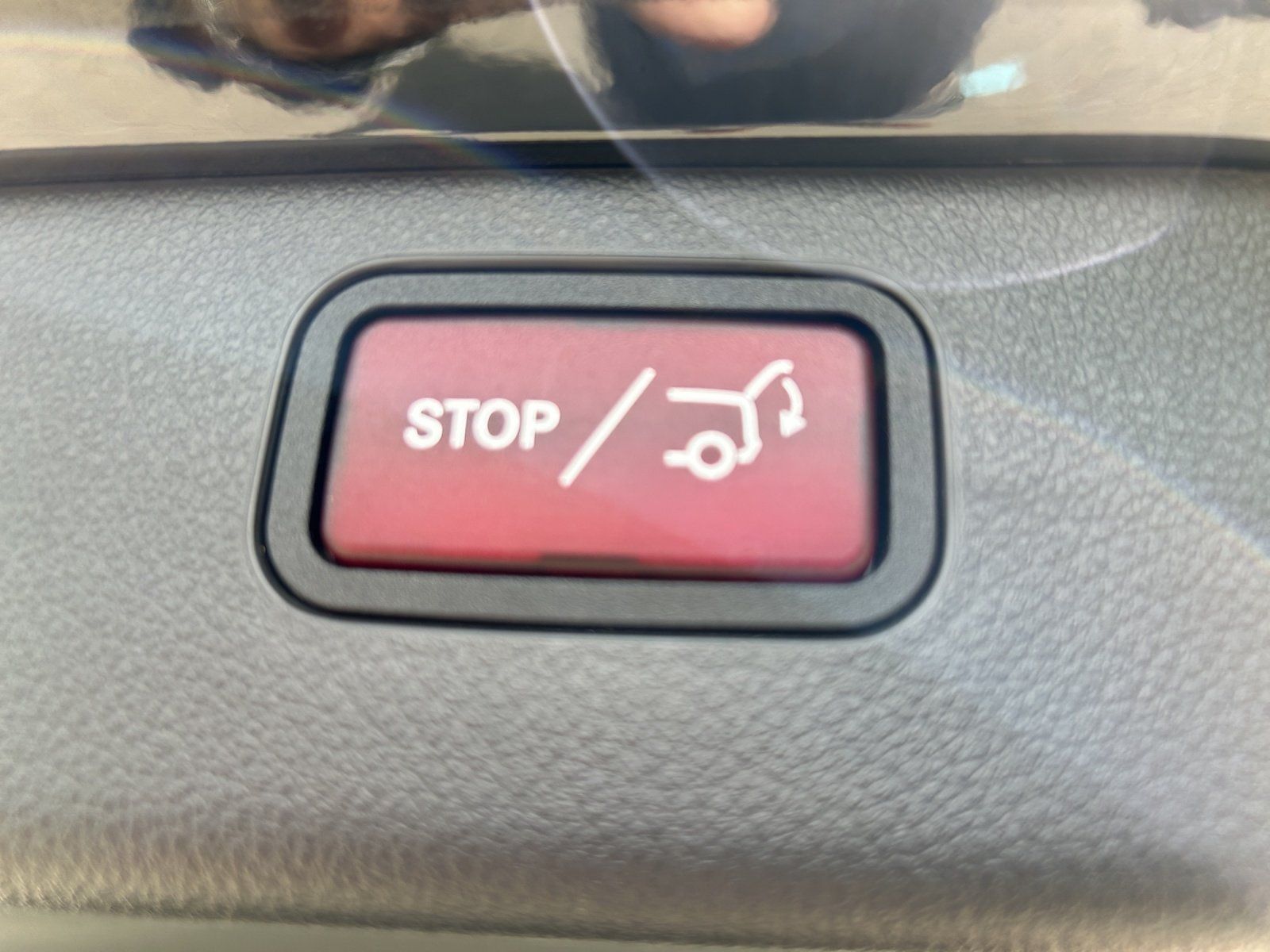 Fahrzeugabbildung Mercedes-Benz C 220 d T 9G Avantg DISTRO Busin AHK DigiLED HUD