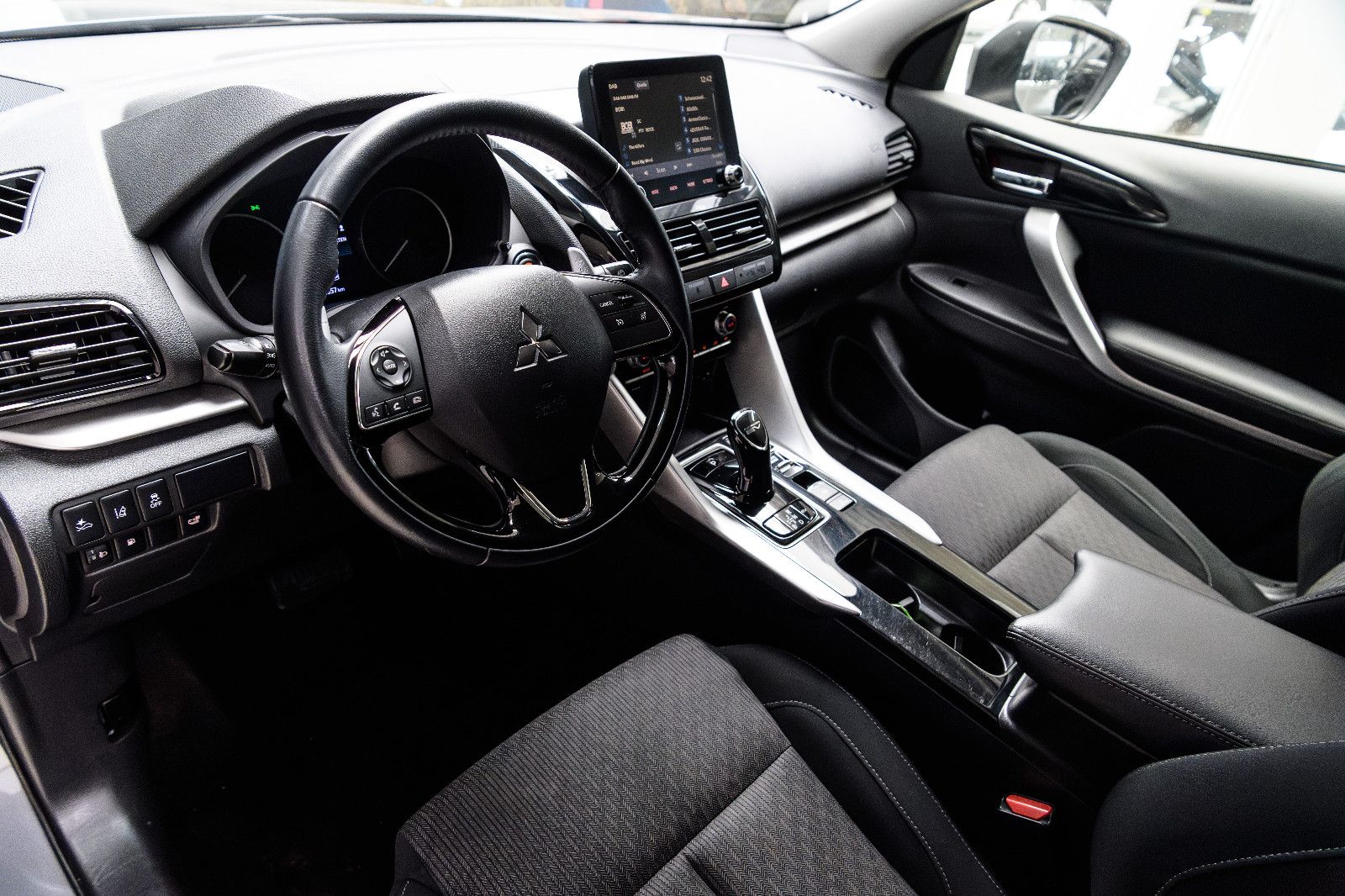 Fahrzeugabbildung Mitsubishi Eclipse Cross 2.4 PHEV 4WD +Kam +BT +SHZ +SOH97%