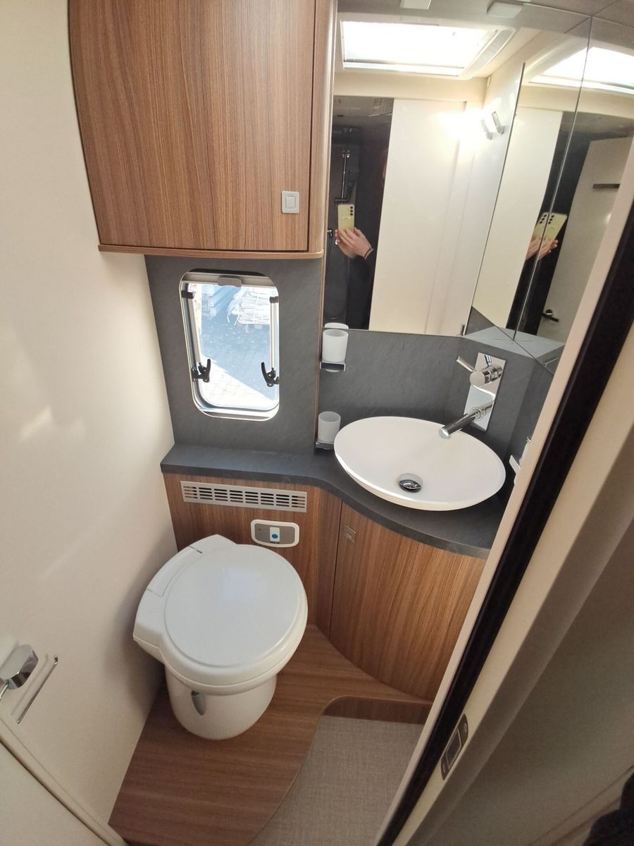 Fahrzeugabbildung Eura Mobil Integra 890 QB SAT,2xTV,2xSolar,Klimaanlage,RK