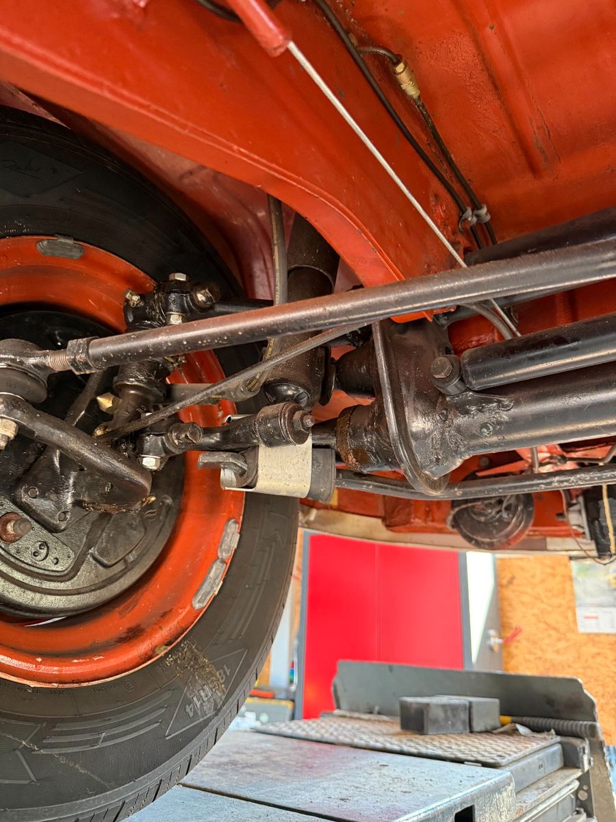 Fahrzeugabbildung Volkswagen T1 Samba 9-Sitzer Faltdach mit Panoramafenstern