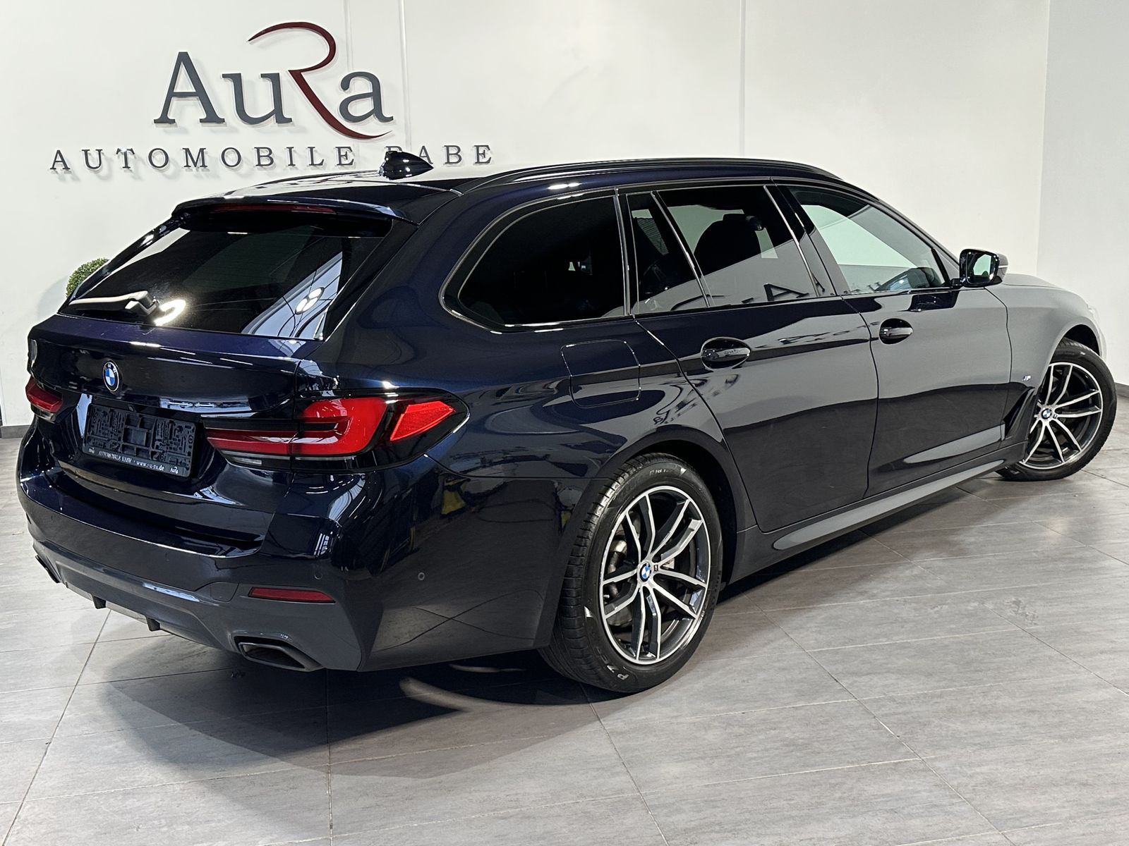 Fahrzeugabbildung BMW 520d Touring xDrive M-Sport NAV+LED+HEAD-UP+KAM