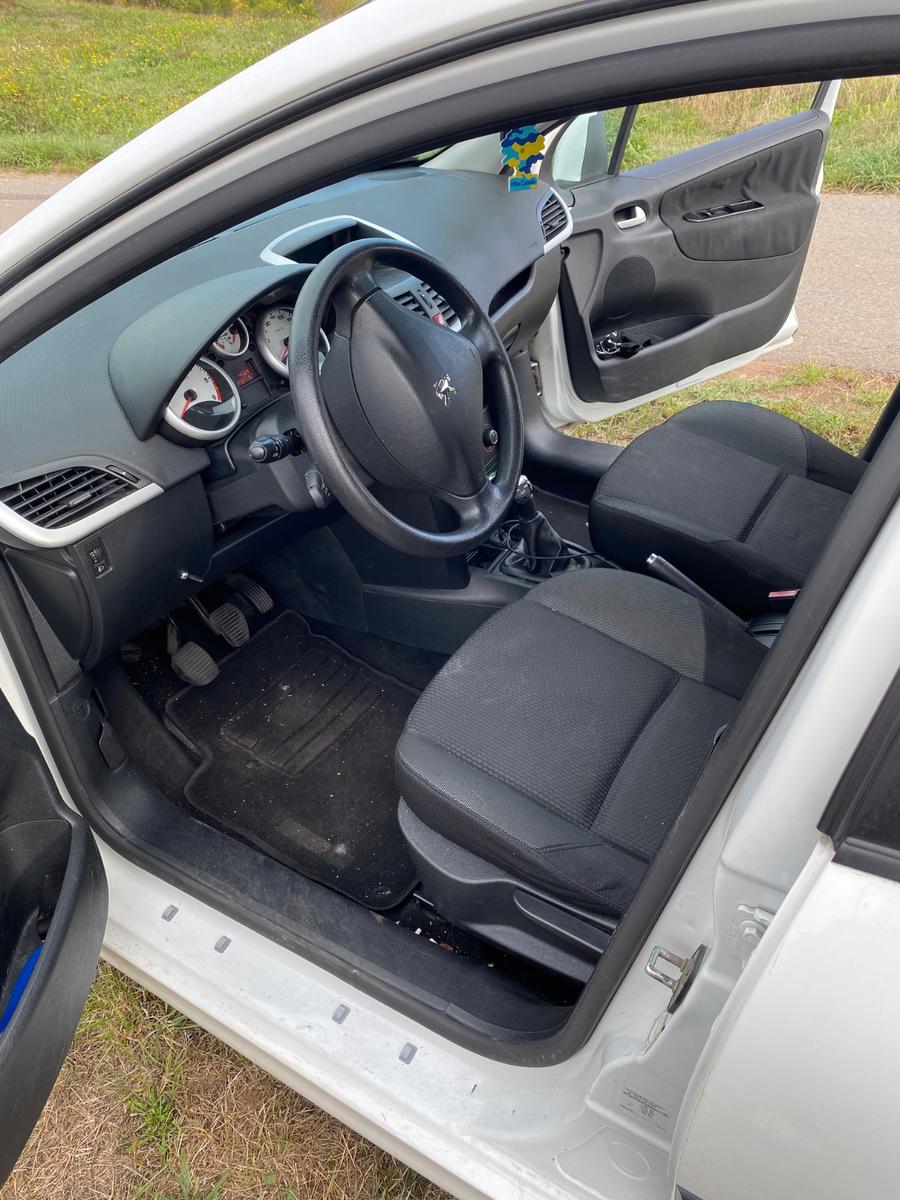 Peugeot 207 2010 — photo 8