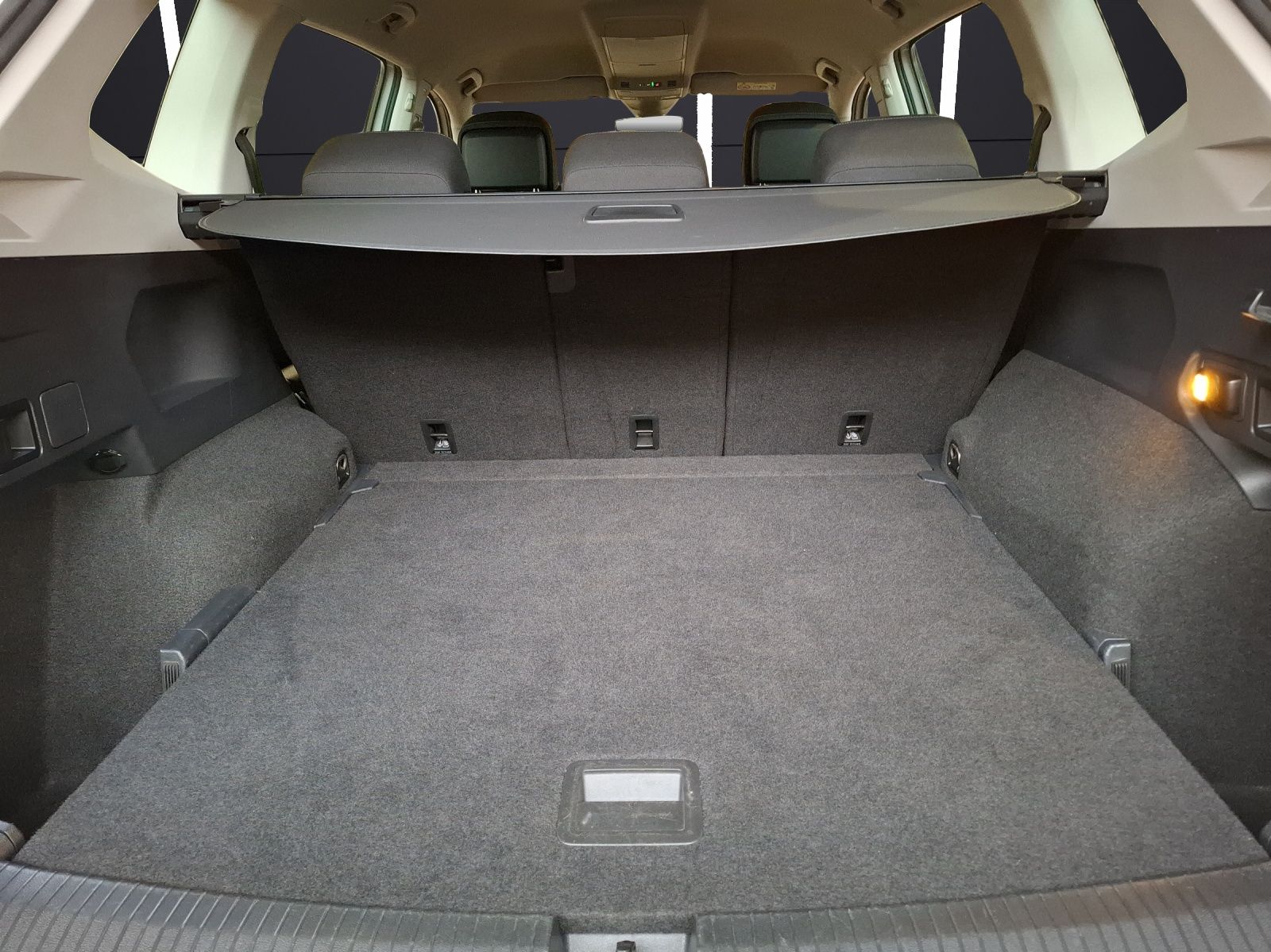 Fahrzeugabbildung Volkswagen Tiguan Allspace TSI Life LED APP AID ACC PDC SH