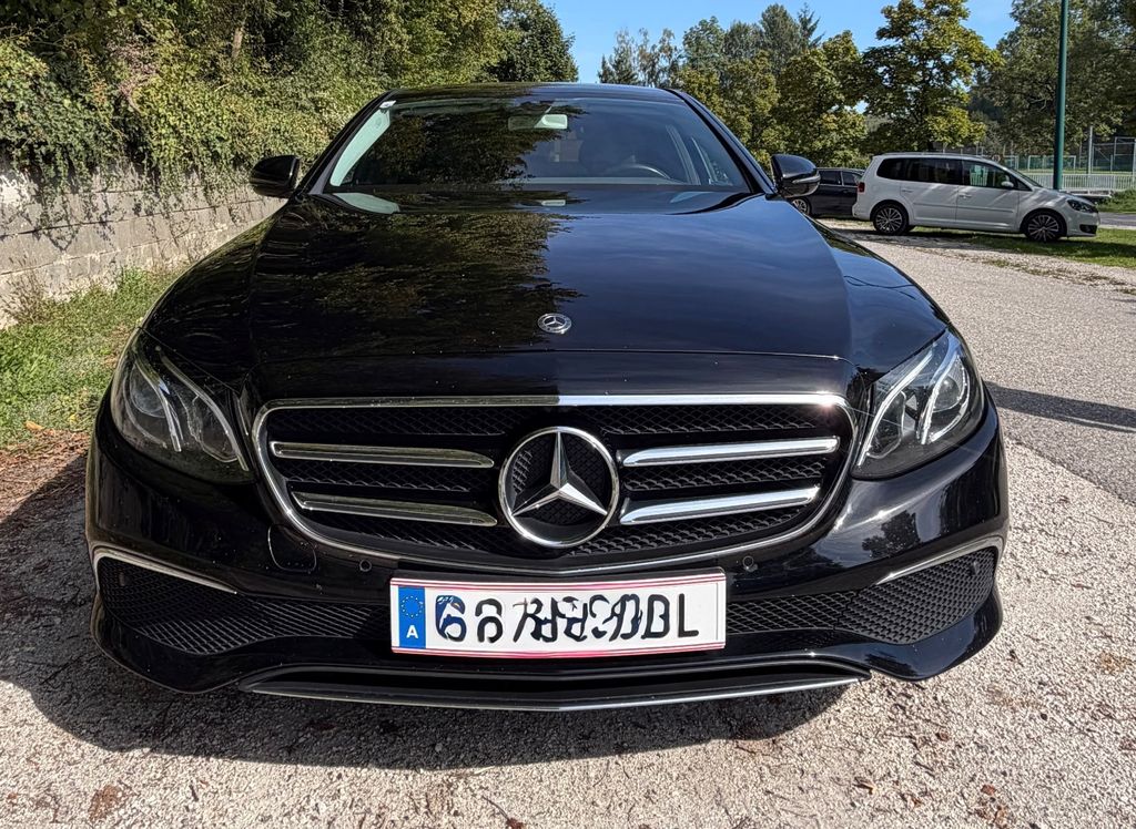 Image of Mercedes-Benz E 220