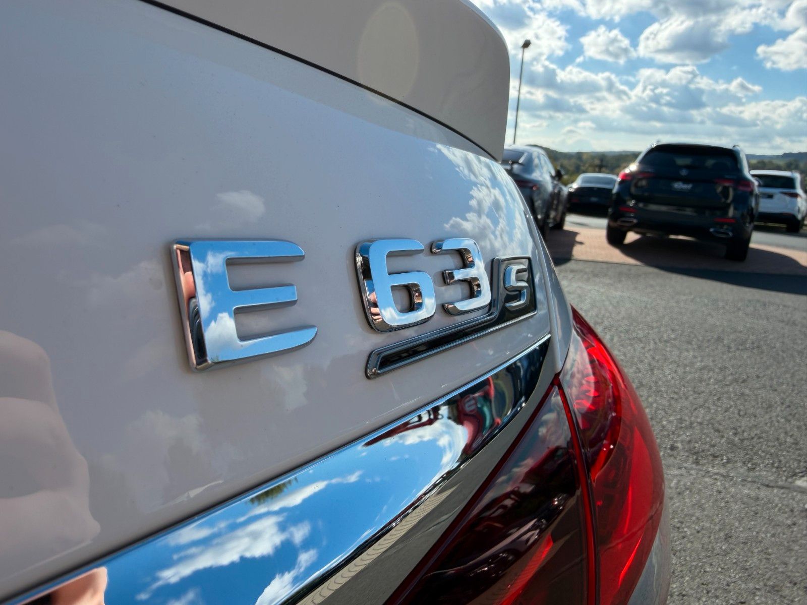 Fahrzeugabbildung Mercedes-Benz E 63 AMG S+DISTR+360°+AIRMAT+DRIVERS+NIGHT+PANO+