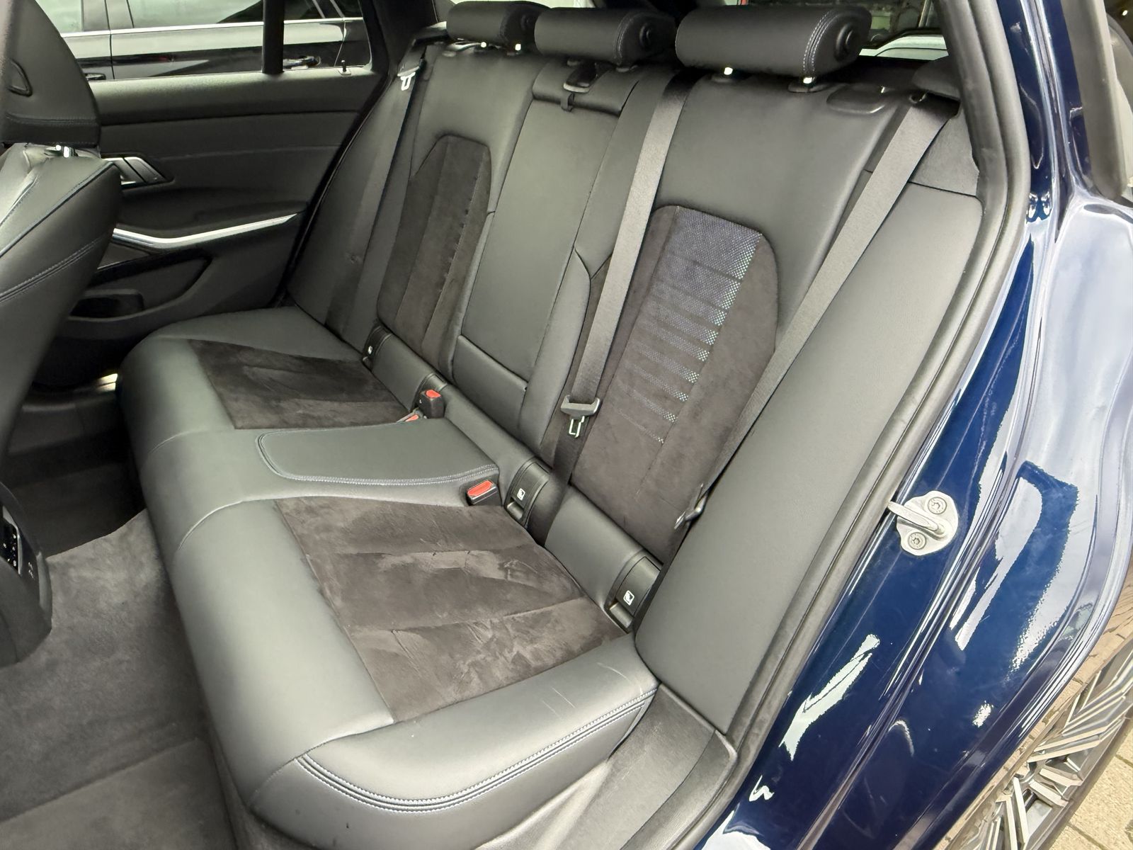 Fahrzeugabbildung BMW 330e Touring M-Sport NAV+LASER+PANO+H&K+360°+ACC