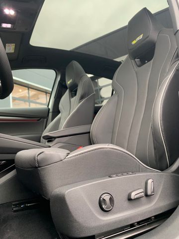 Skoda Enyaq iV Coupé RS Suite PANO 21″ CANTON AHK vor