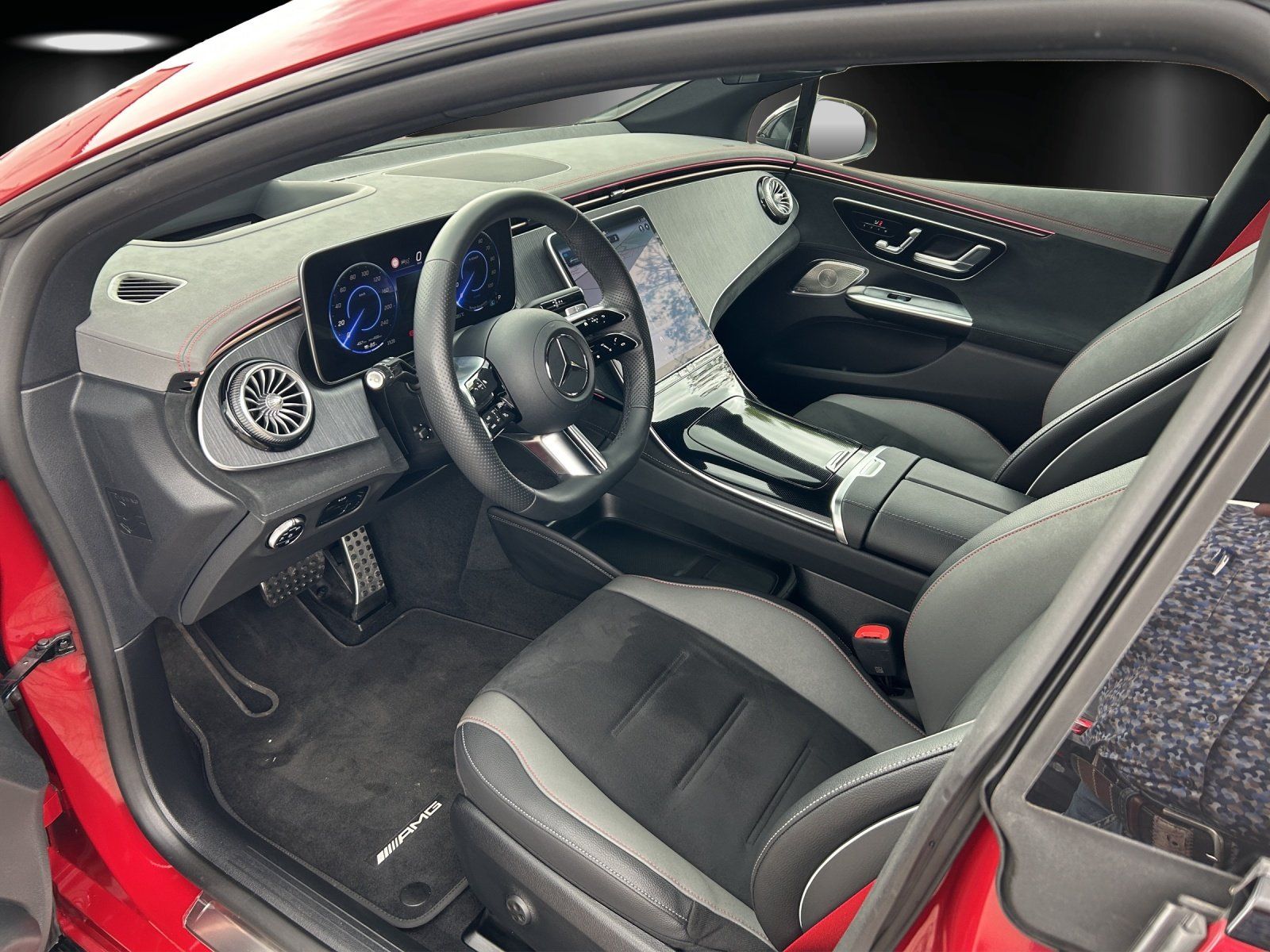 Fahrzeugabbildung Mercedes-Benz EQE350 AMG Prem AIRMATIC Memo DISTRO AHK 4,5°HAL