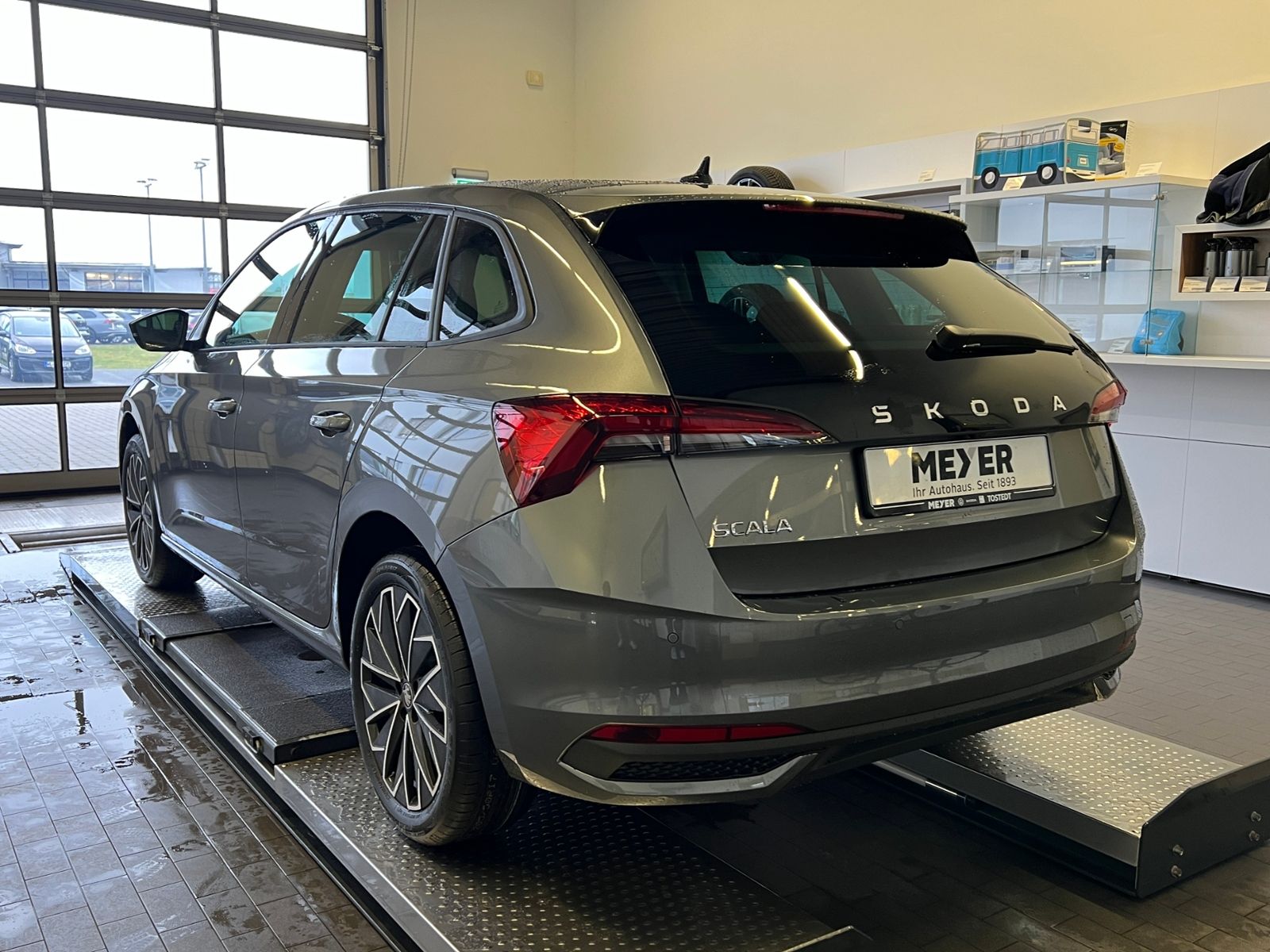 Fahrzeugabbildung SKODA Scala Tour 1.0 TSI DSG *Matrix-LED, Navi, Sitzhz
