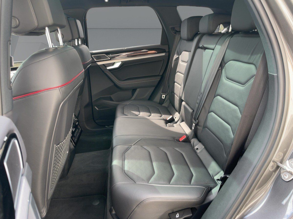 Volkswagen Touareg Elegance 3.0 TDI 4Motion MATRIX AHK PANO foto 8