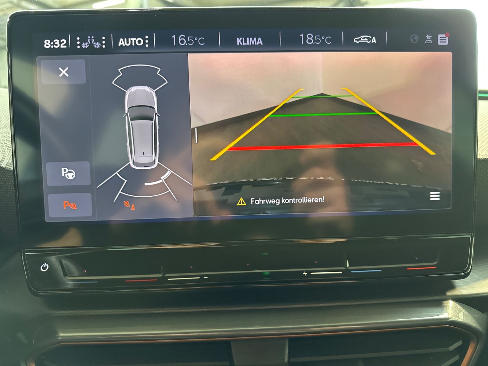 Fahrzeugabbildung CUPRA Leon Sportstourer 1.5 eTSI DSG NAV+LED+ACC+KAM