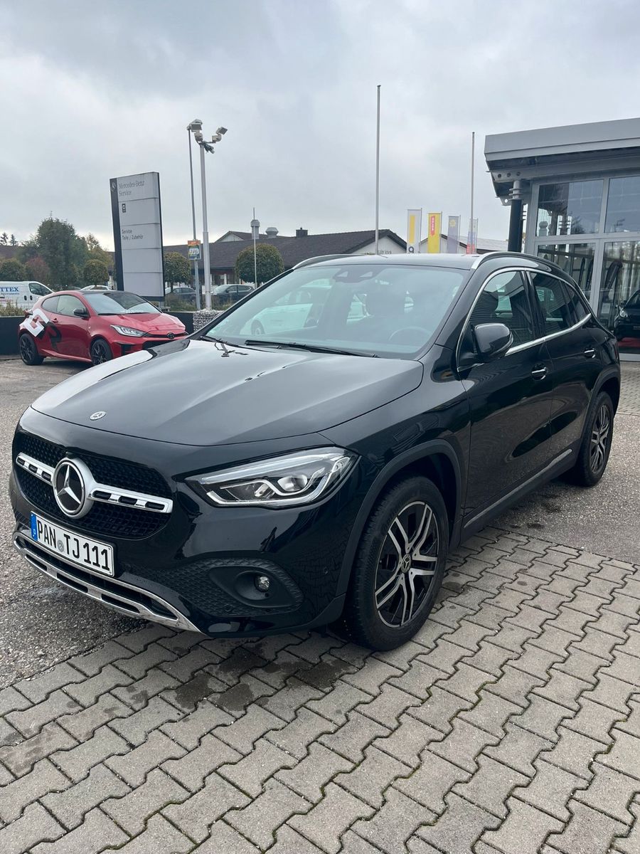 MERCEDES-BENZ GLA 250