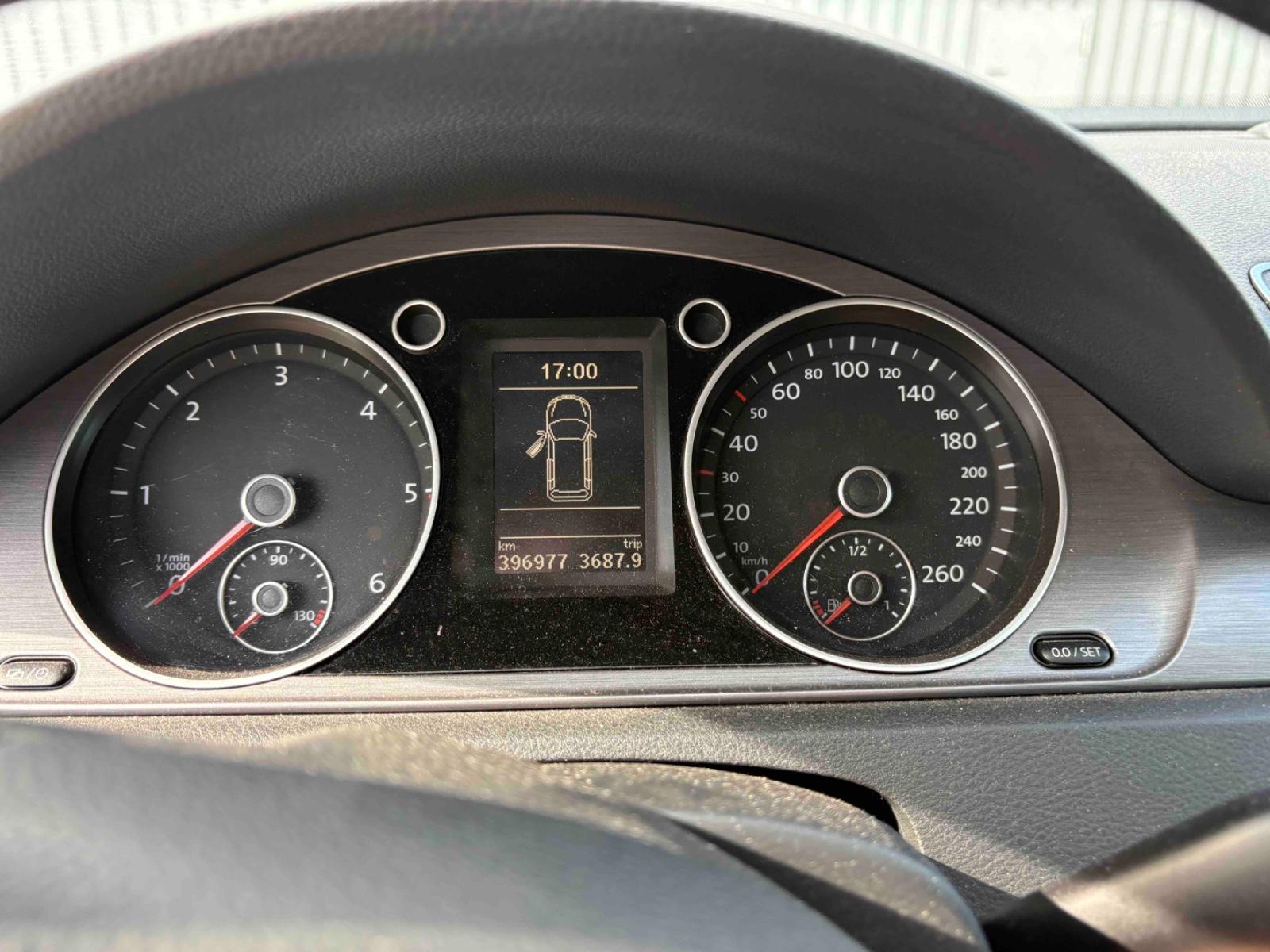 Volkswagen Passat 2012 — photo 11