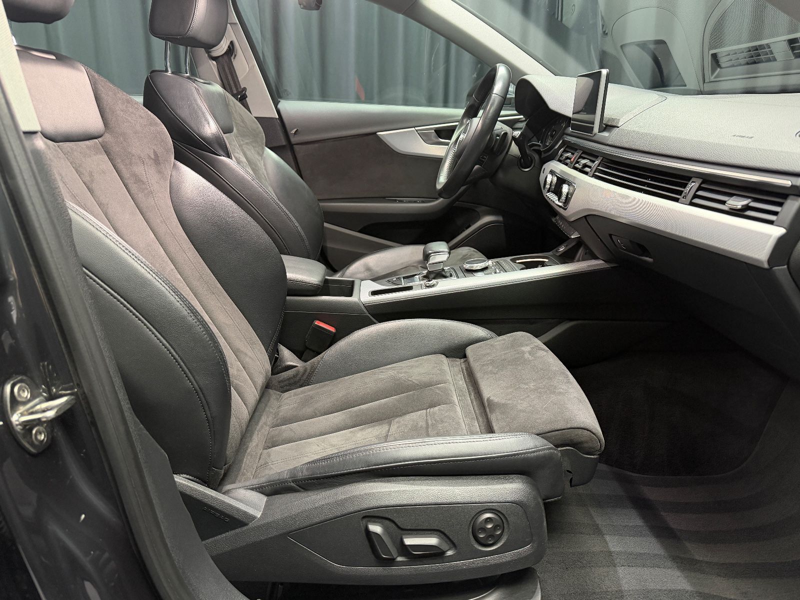 Fahrzeugabbildung Audi A4 Avant g-tron sport|S-LINE|S-TRONIC|HEAD-UP|