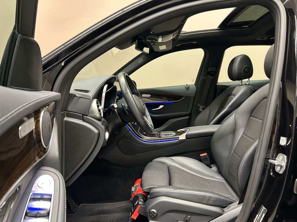 Mercedes-Benz GLC 300 GLC300 4M *AMG LINE*PANO*KAMERA*AHK*LED*CARPLAY*