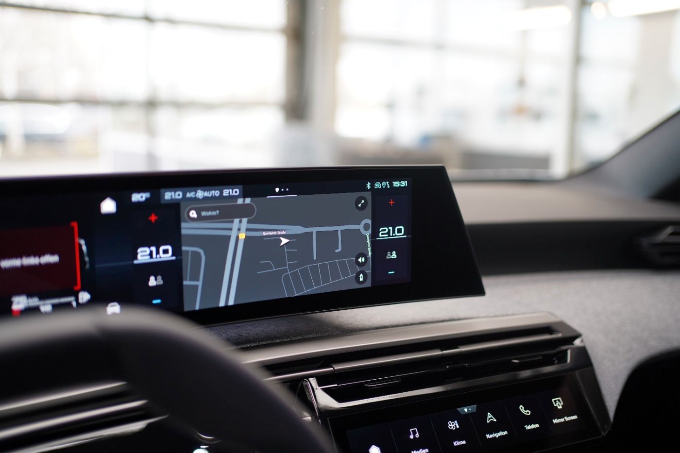 Fahrzeugabbildung Peugeot 5008 Allure Hybrid 145 e-DSC6 7 Sitzer Navi