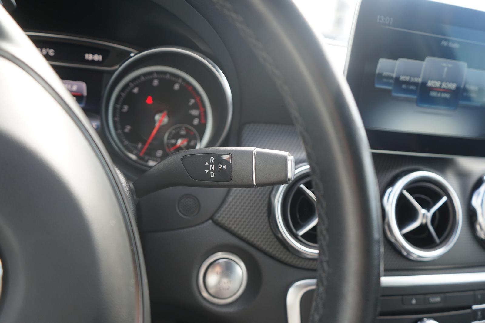 Mercedes-Benz GLA 200 Style LED Navi Sitzheizung Teilleder AHK