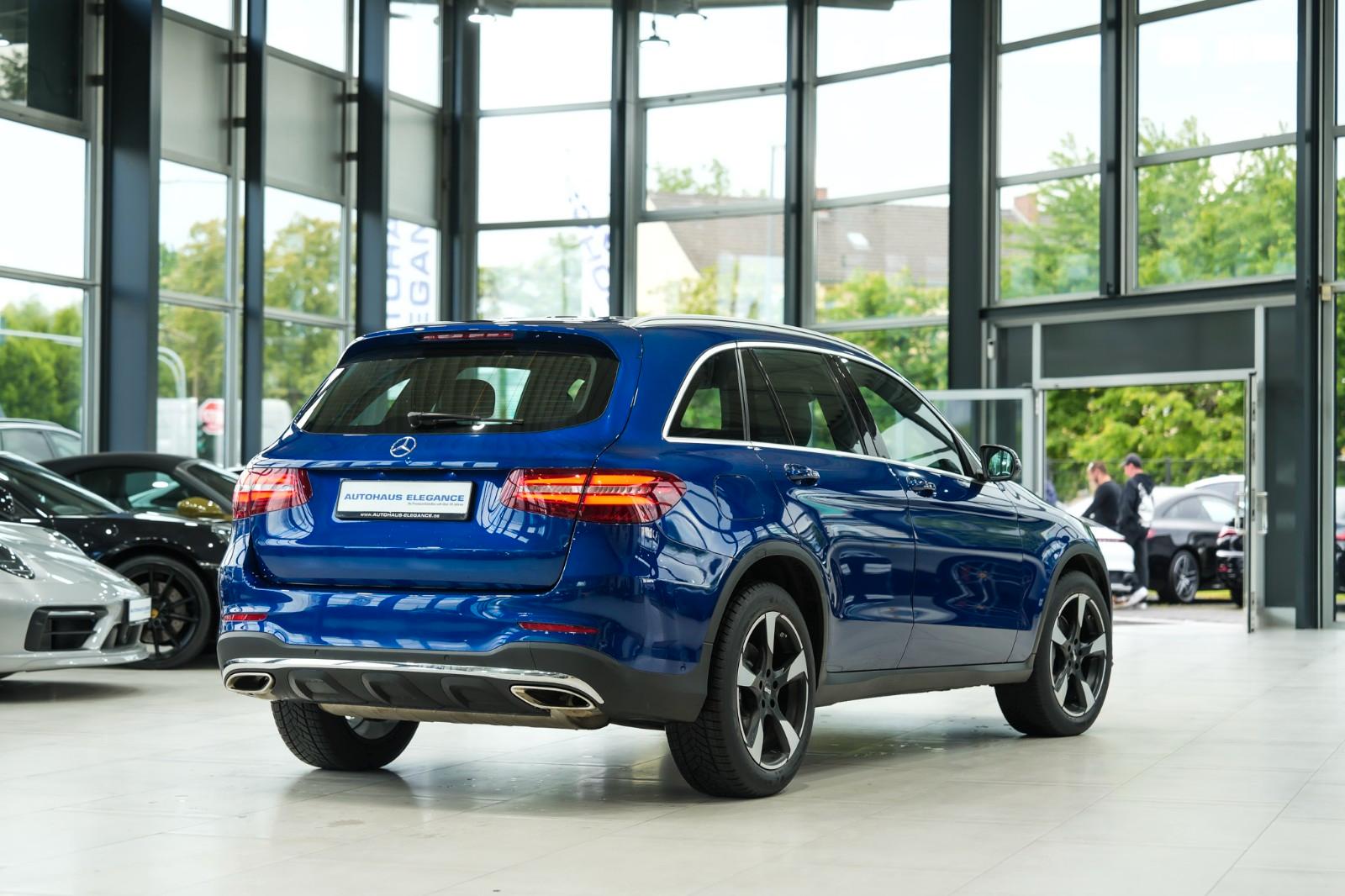 Mercedes-Benz GLC 300 4M*AMG-LINE*LEDER*LED*KAMERA*1.HAND