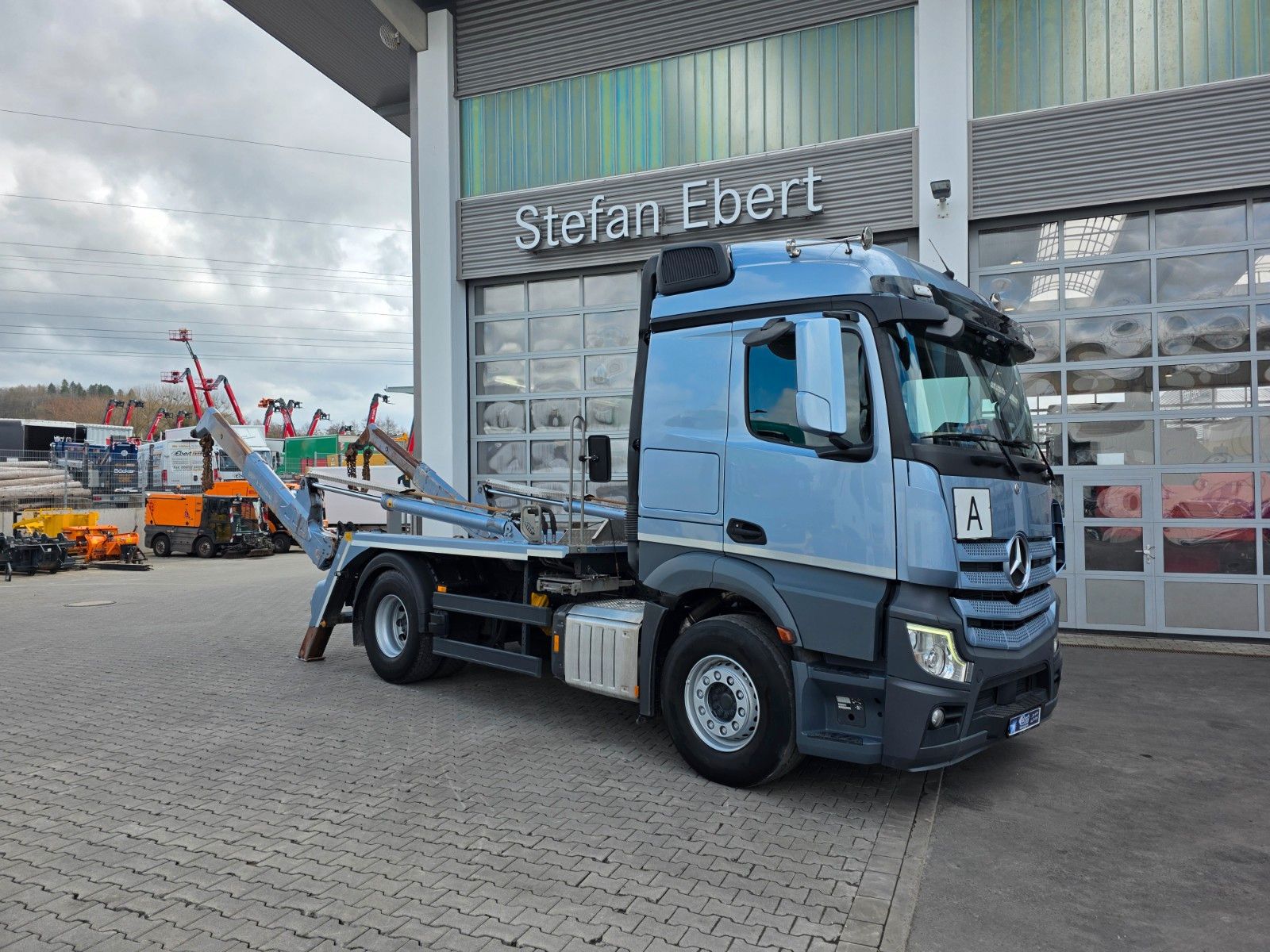 Fahrzeugabbildung Mercedes-Benz Actros 1848 L 4x2 Meiller AK 12. T Funk AHK
