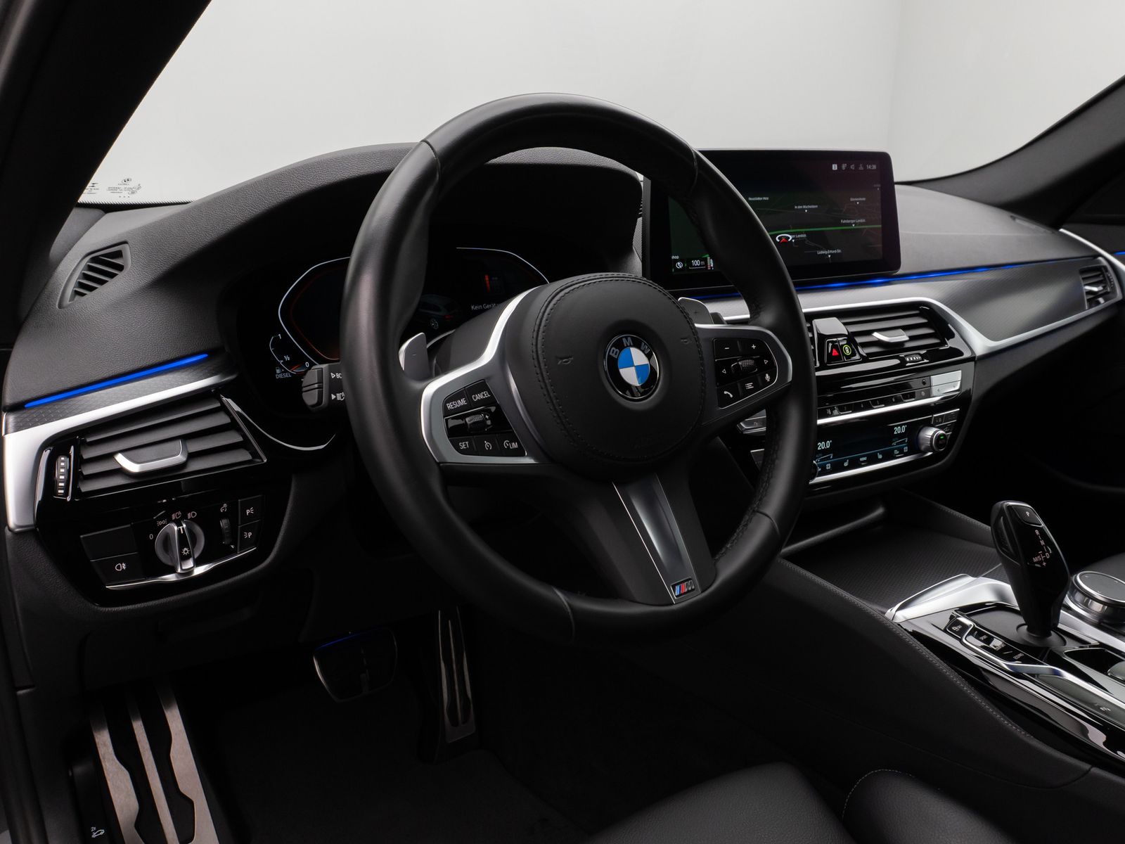 Fahrzeugabbildung BMW 520d xD M Sport Laser Kamera HUD DAB HiFi 19Zoll