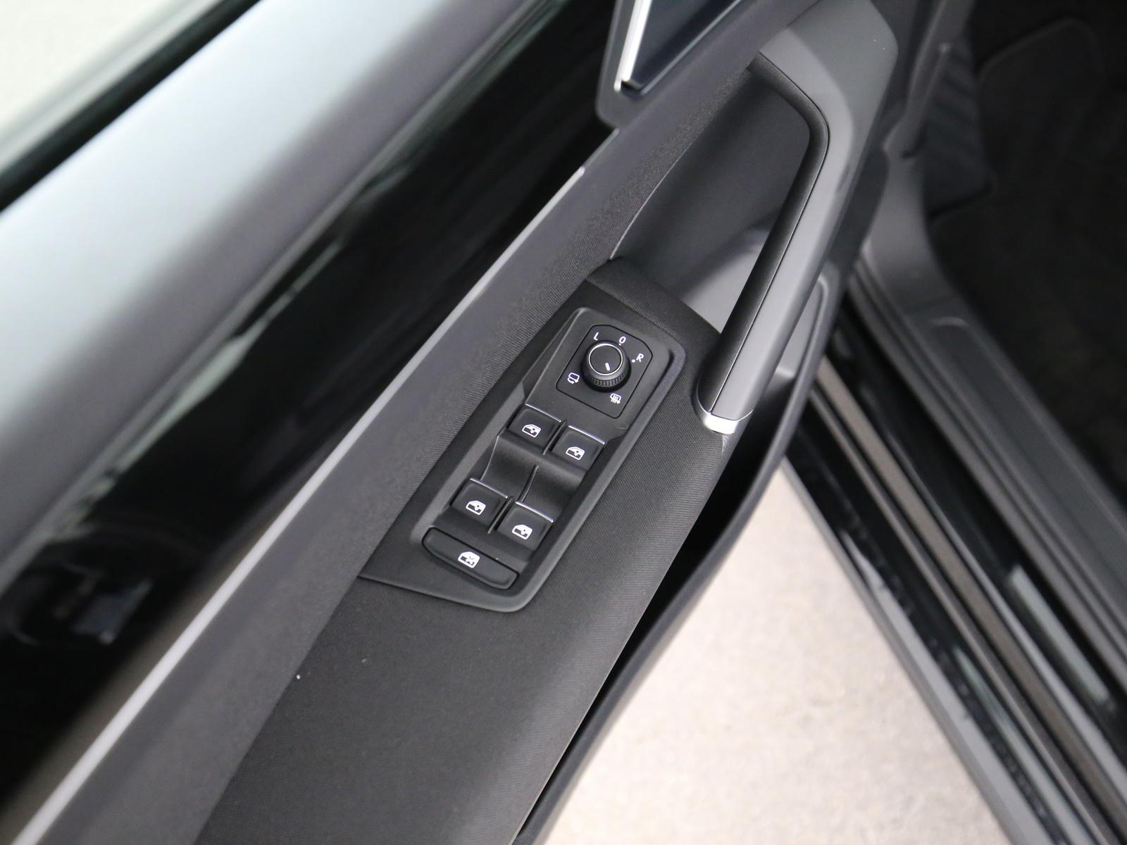 Volkswagen Touran 1,5 l TSI DSG Highline 7 Sitzer LED Navi, миниатюра 21
