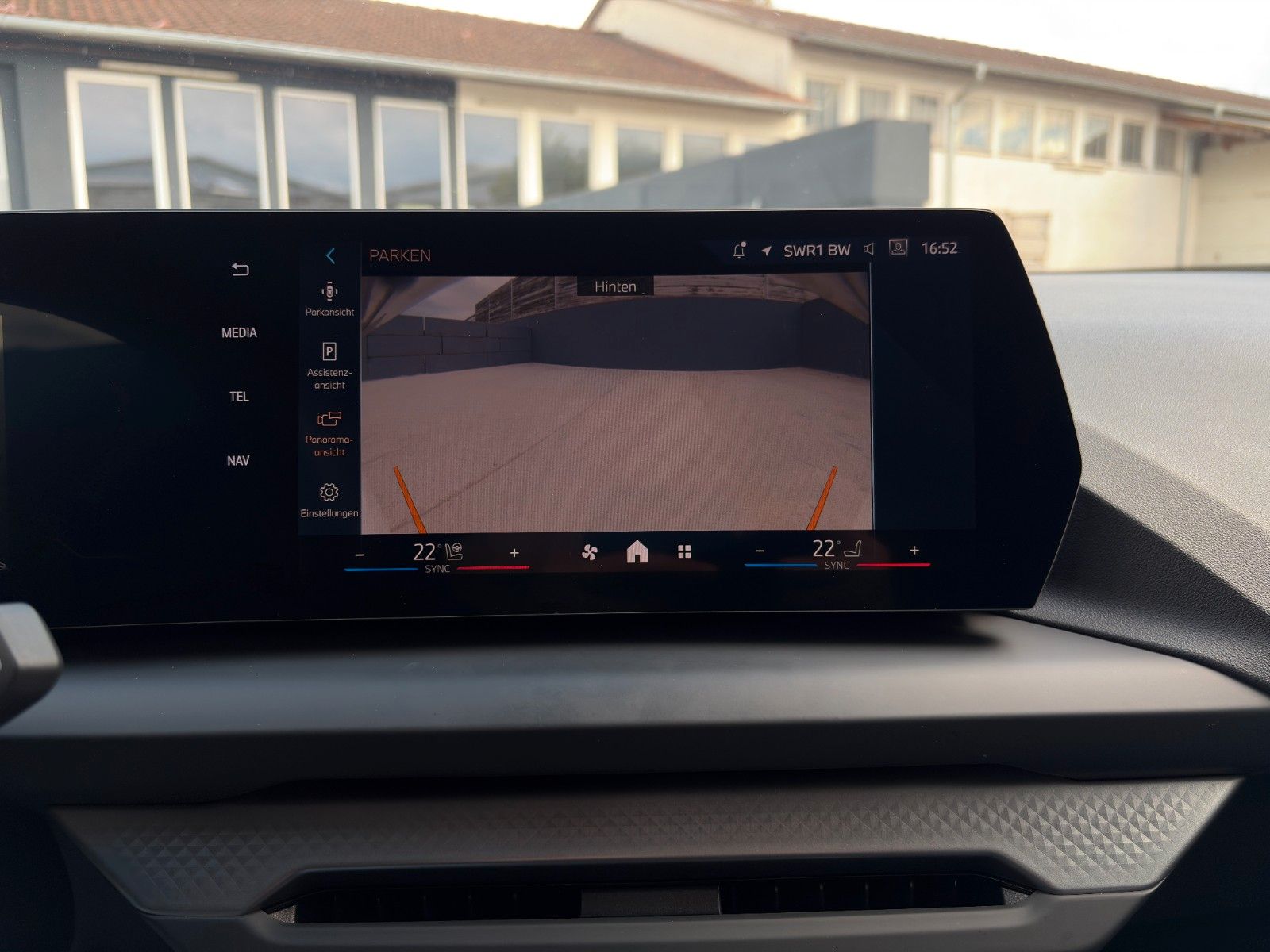 Fahrzeugabbildung BMW 120i Aut. Adap. LED CAM SHZ LHZ KZG CarPlay