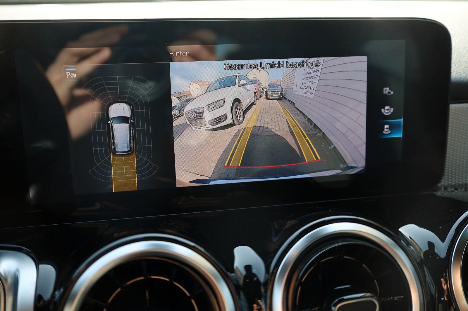 Fahrzeugabbildung Mercedes-Benz GLB 200d Style T.Leder,Navi,LED,SH,Park Paket