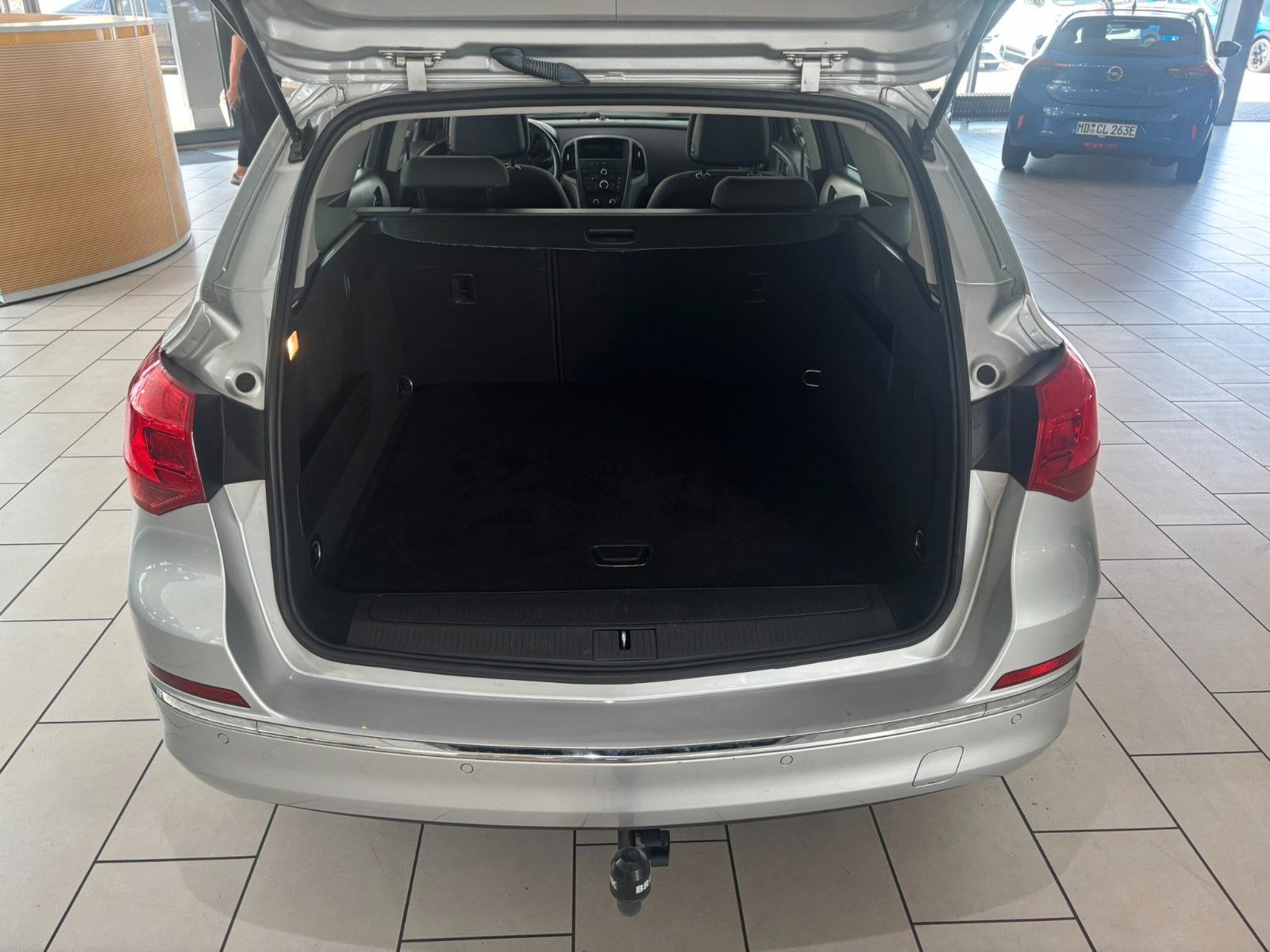 Fahrzeugabbildung Opel Astra J ST 1.4T Edition AHK/ALLWETTER/SHZ/NAVI