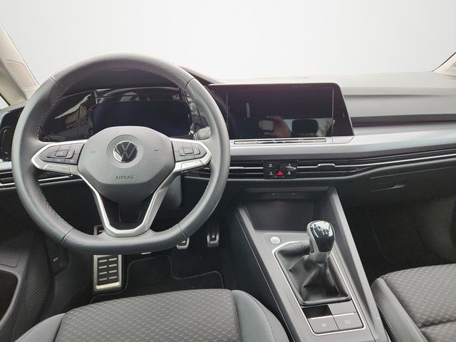 Fahrzeugabbildung Volkswagen Golf Life 1.5 TSI 96 kW *Navi*