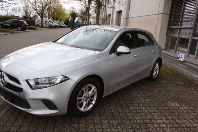 MERCEDES-BENZ A 200 A A 200~NAVI~ KAMERA~LEDER