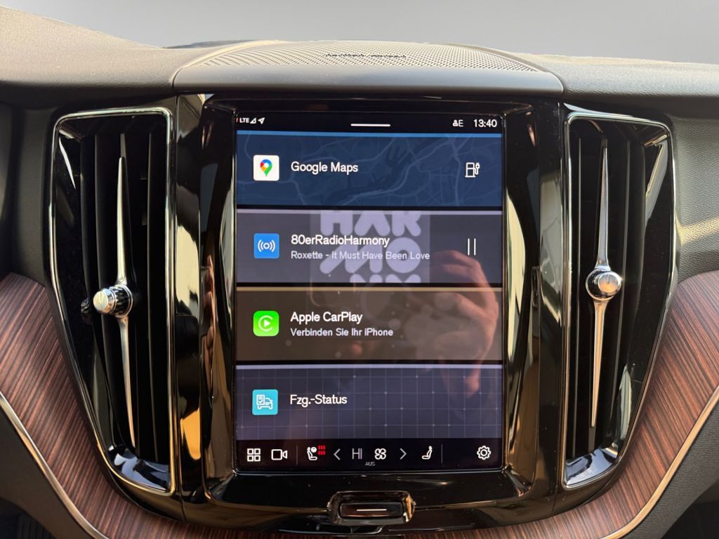 VOLVO XC60 T6 AWD Plug-in Hybrid Plus Bright Adaptives VOLVO XC60 T6 AWD Plug-in Hybrid Plus Bright Adaptives