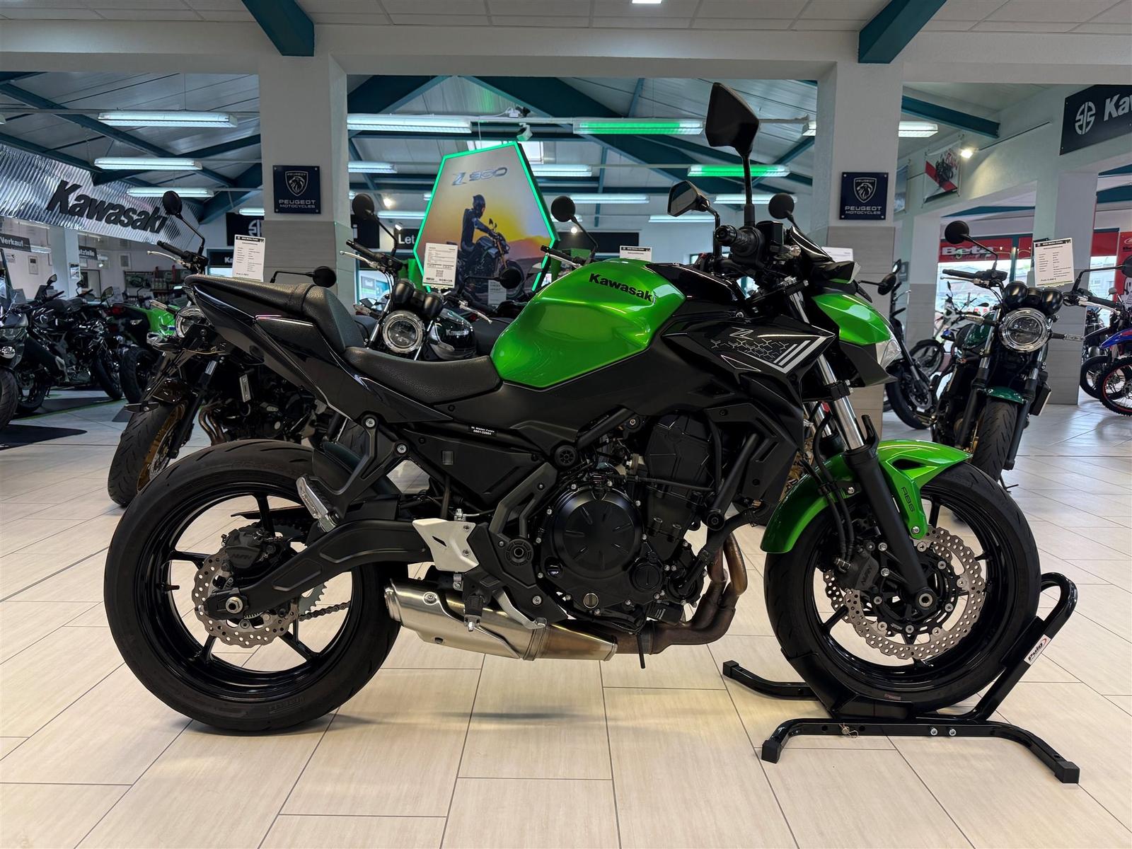 Kawasaki Z650 35KW Service/HU/Kettensatz NEU